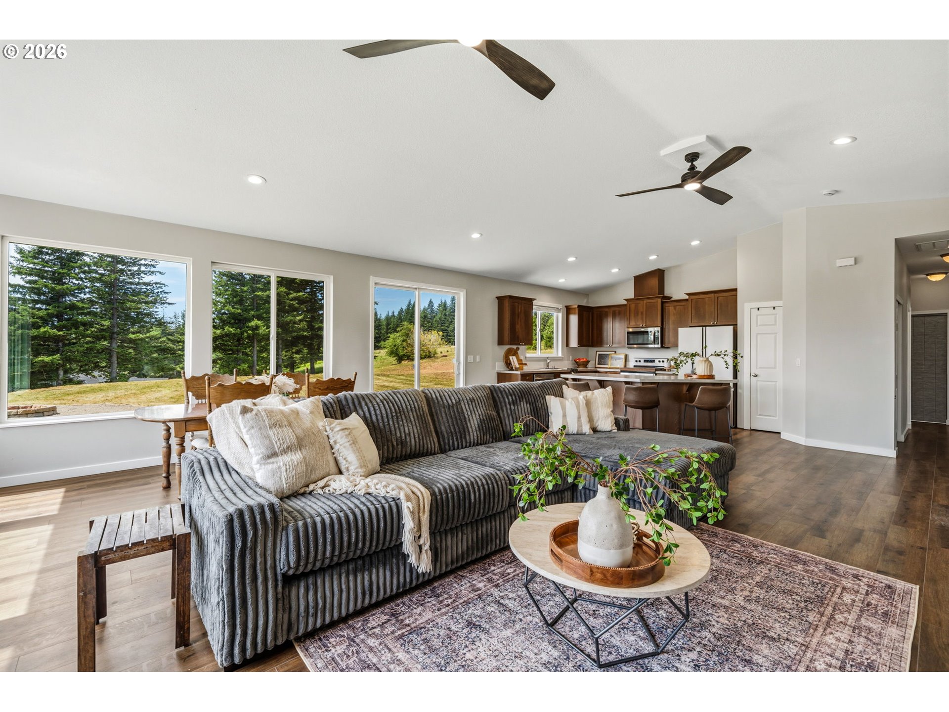 321 HELENS LN