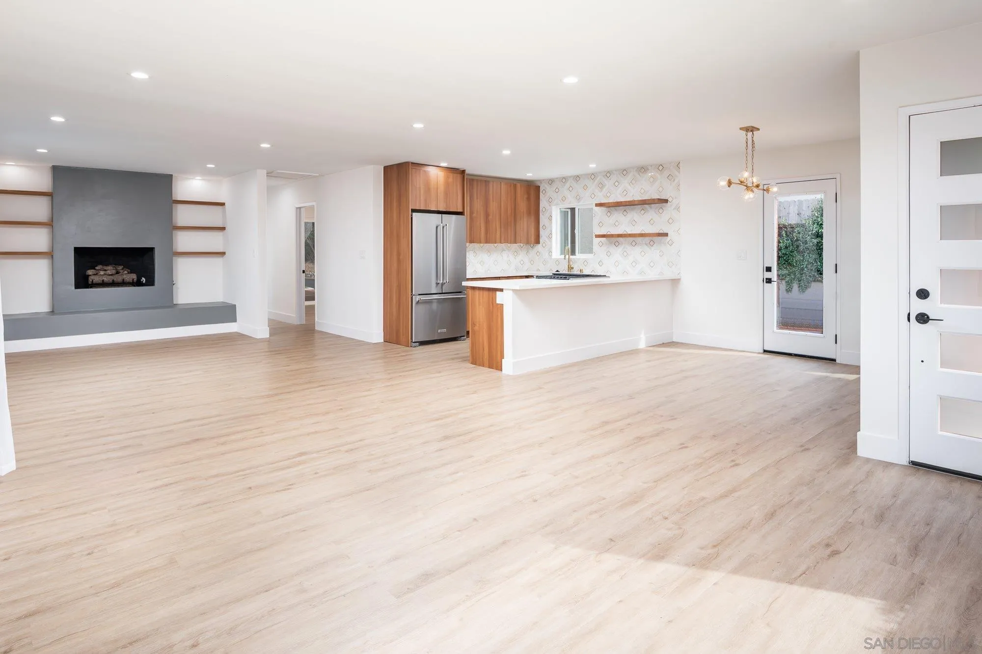 3904 Santa Cruz Ave.