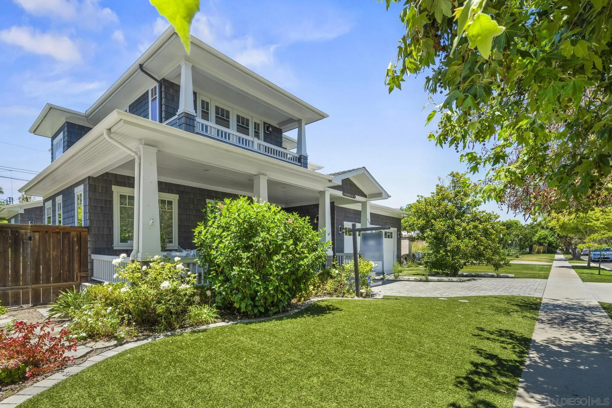 740 Coronado Ave