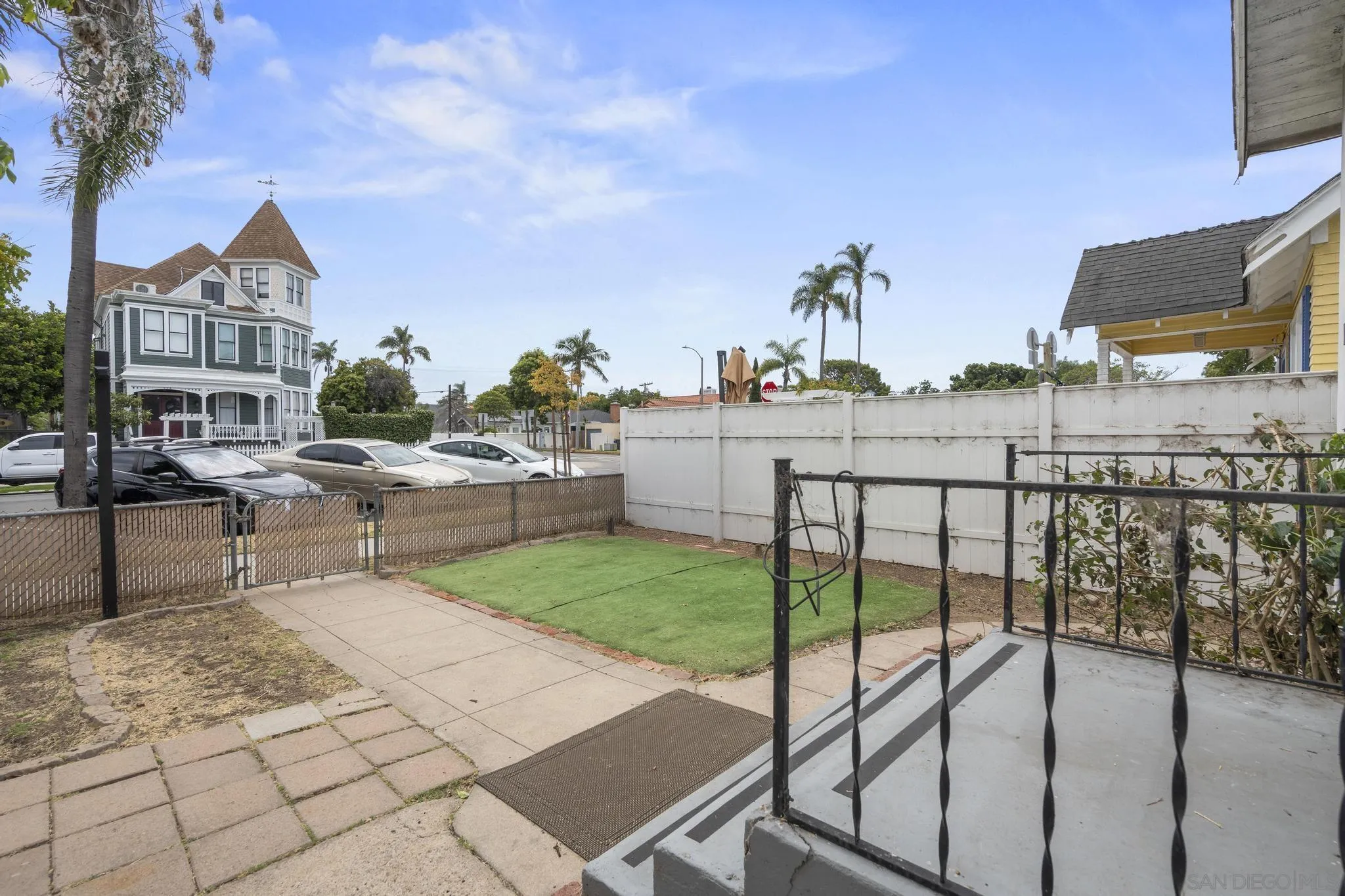 278 C Ave