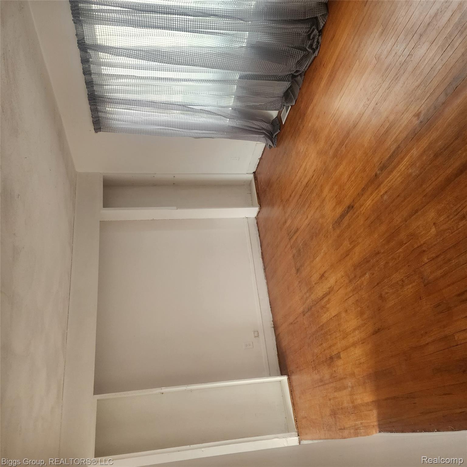 26695 E Outer Drive Drive