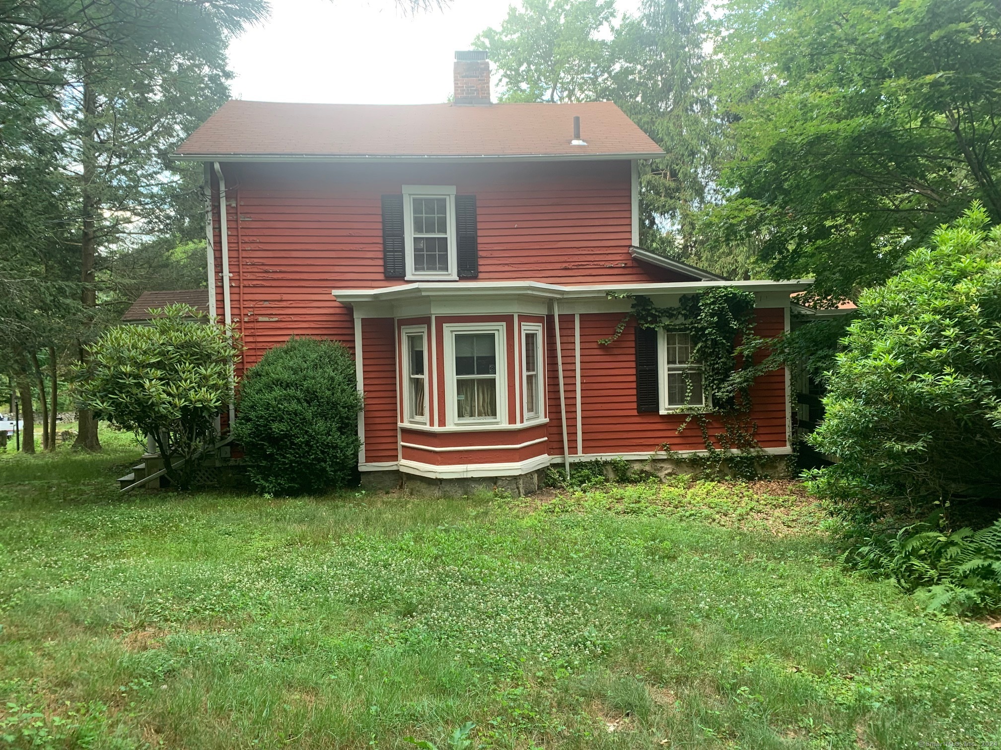 8 Newtown Turnpike