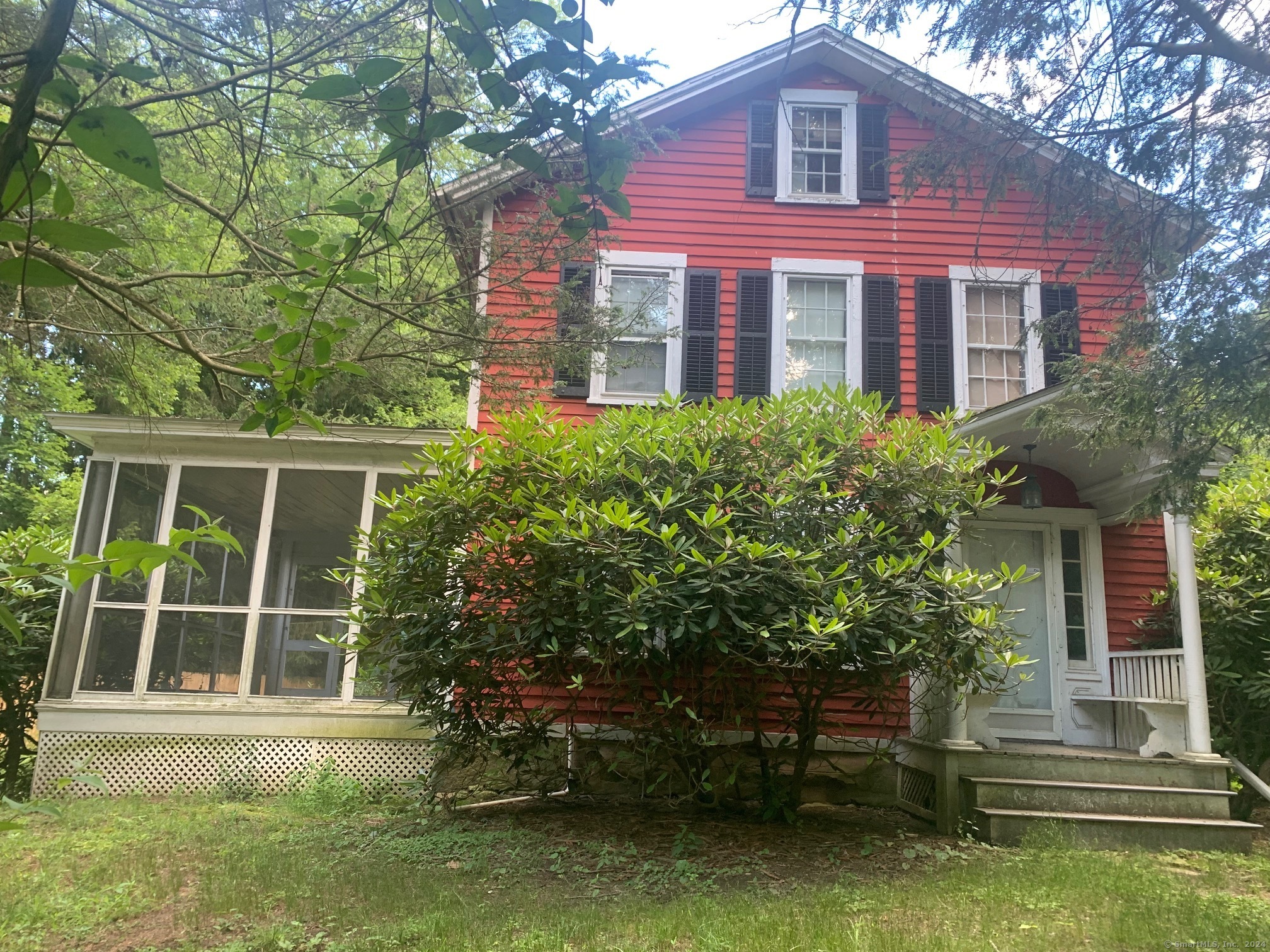 8 Newtown Turnpike