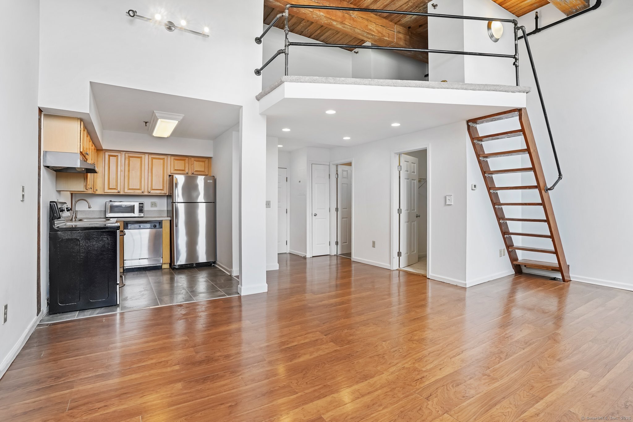 25 Grand Street APT 102