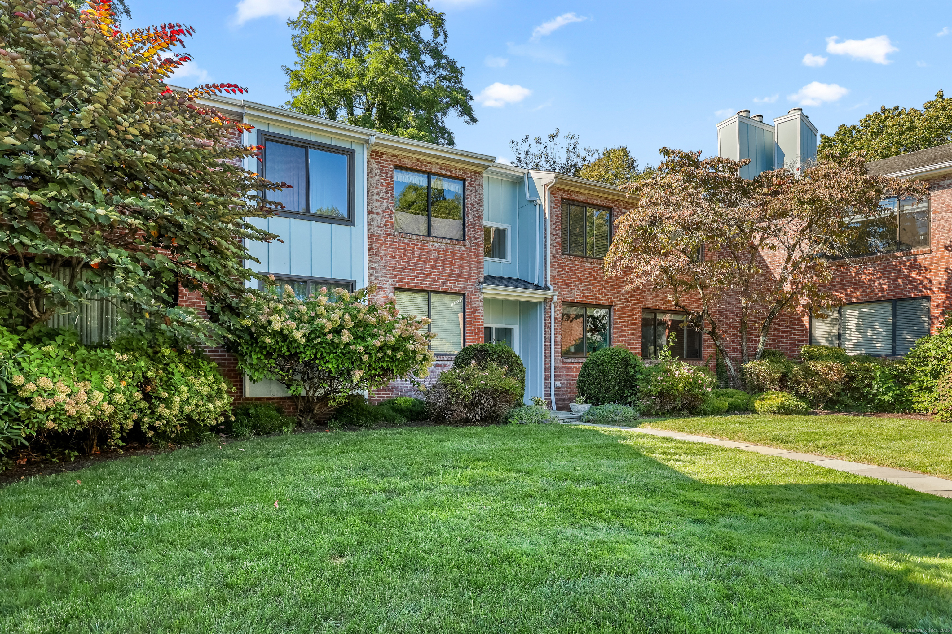 61 Hills Lane 61