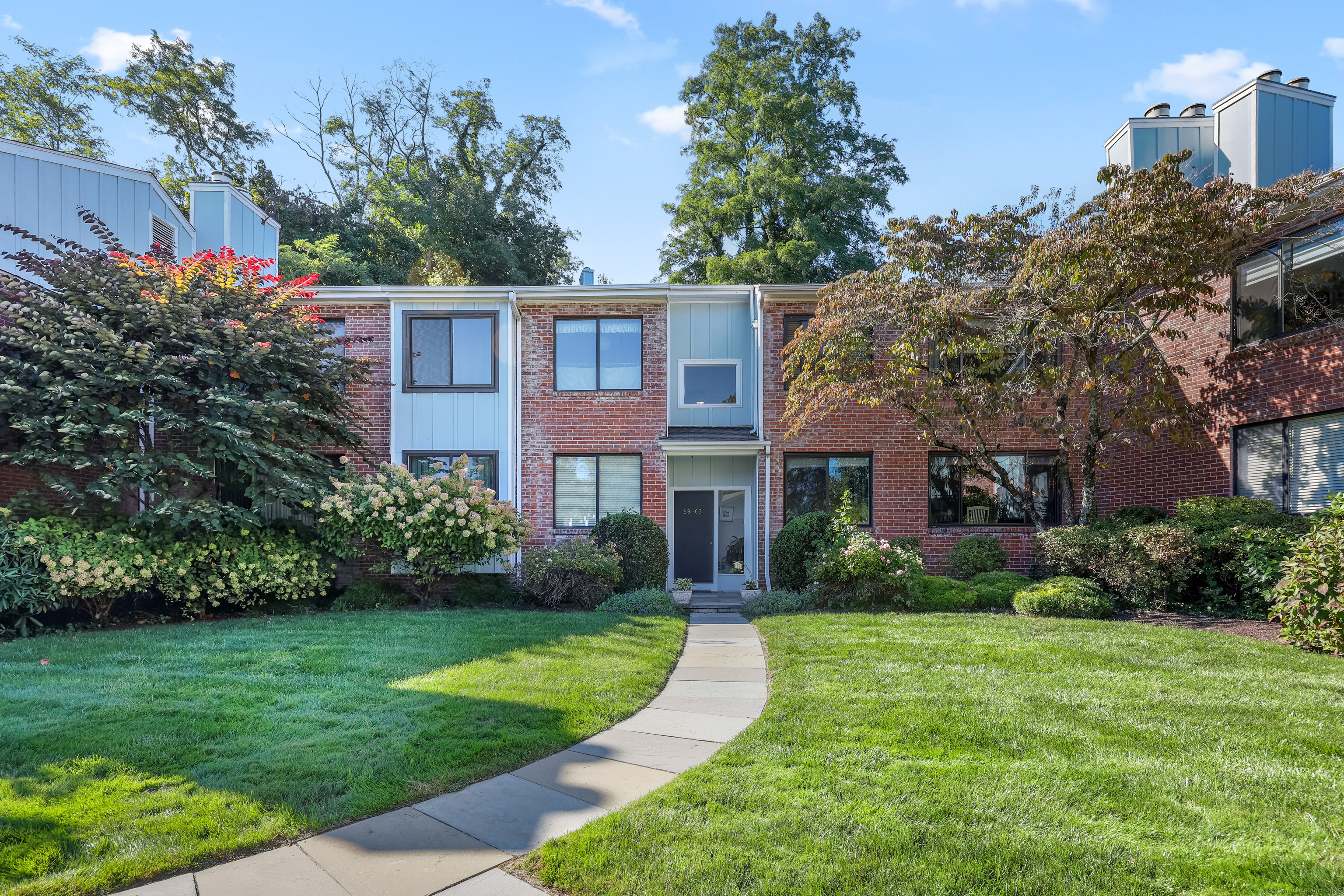 61 Hills Lane 61
