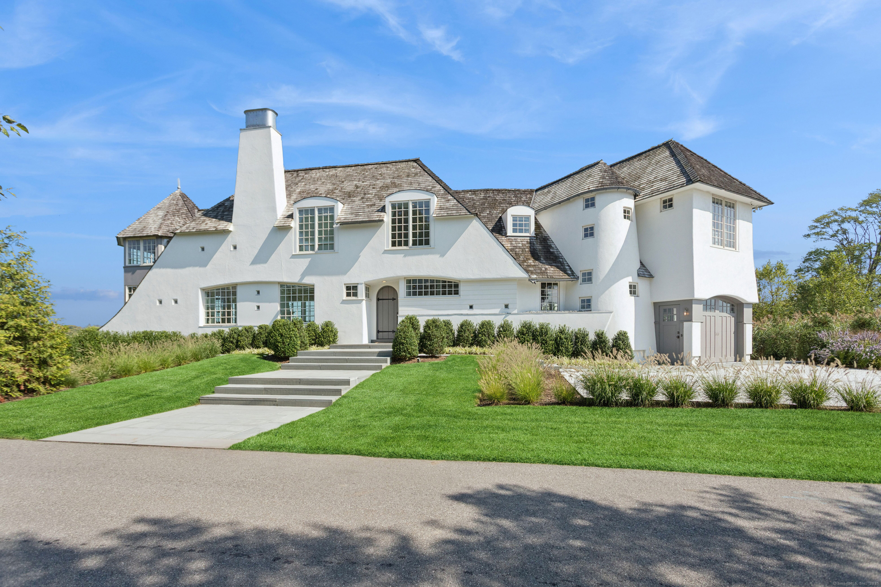32 Edgewater Hillside