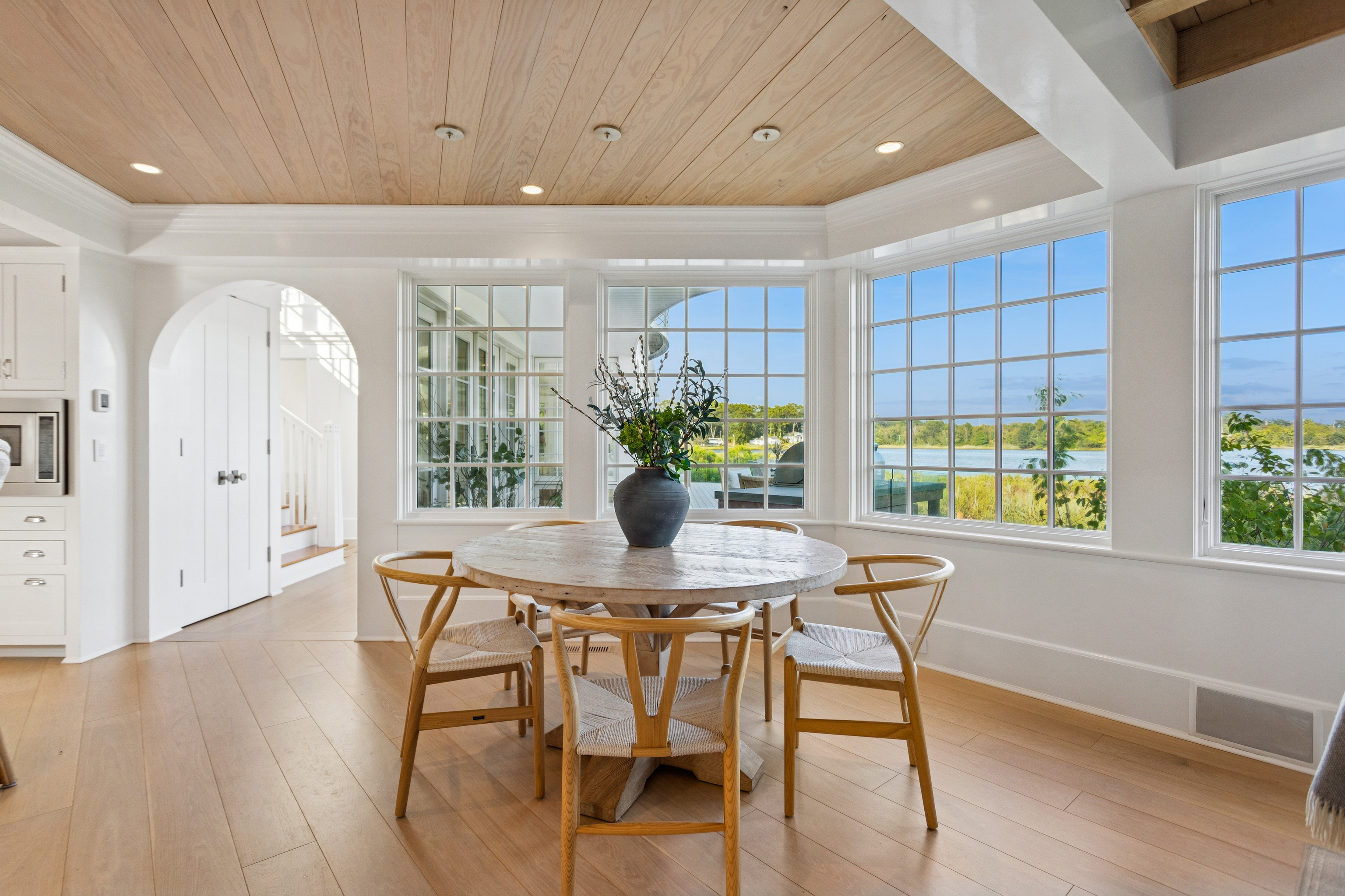 32 Edgewater Hillside