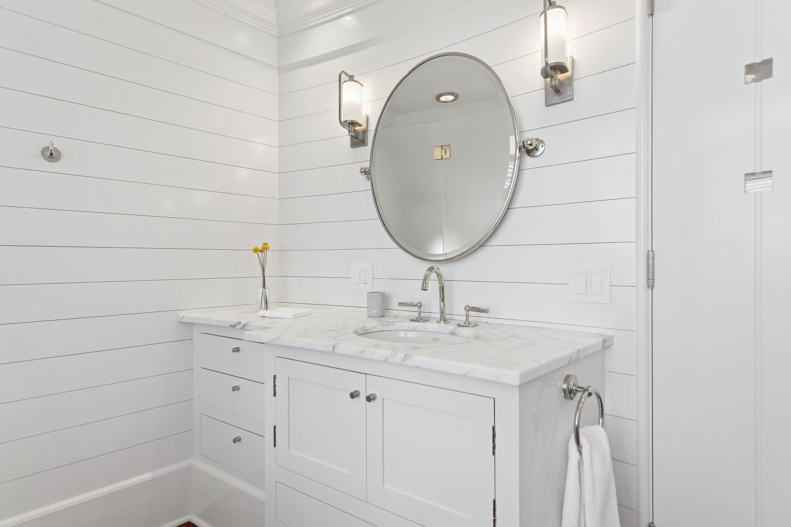 32 Edgewater Hillside