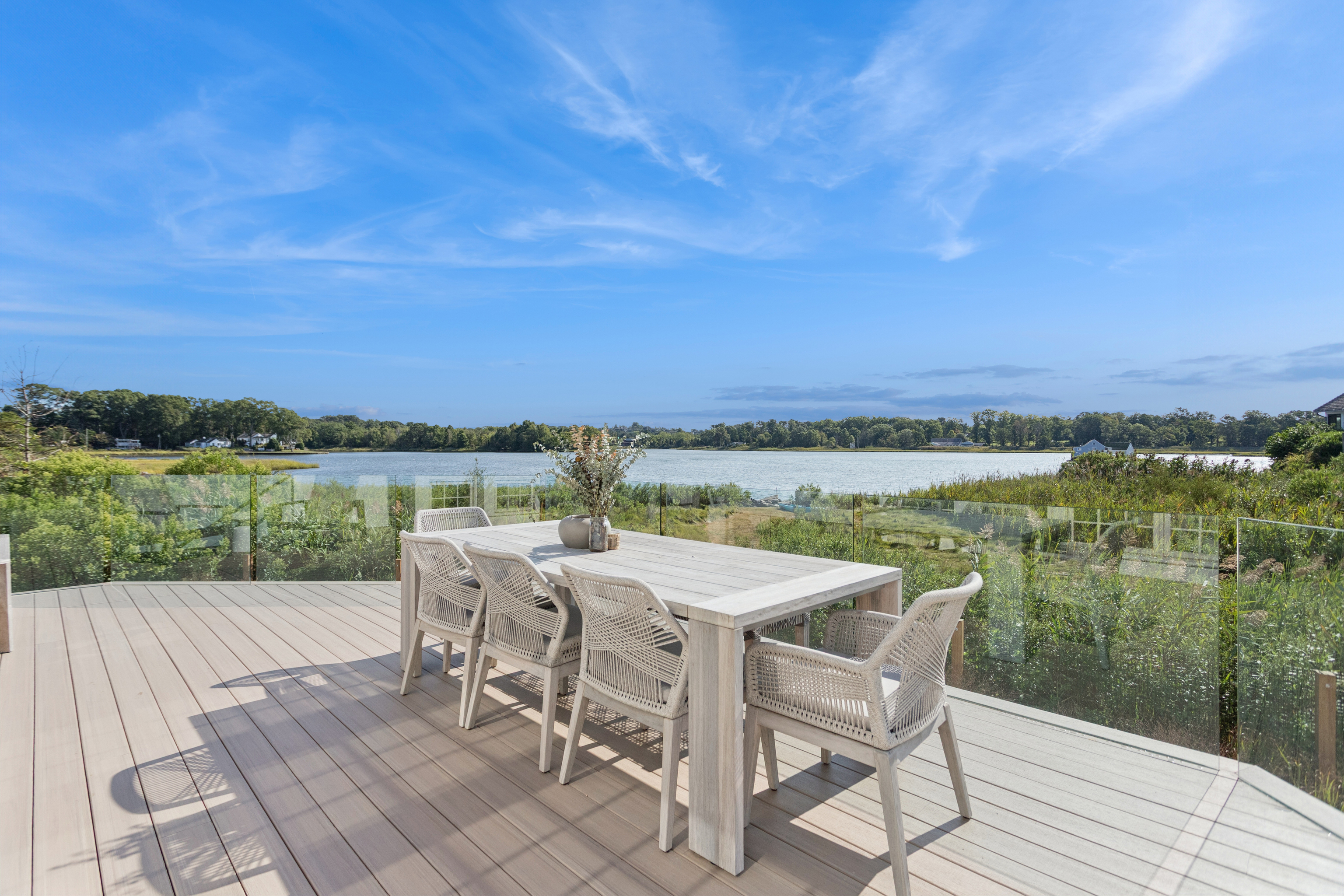 32 Edgewater Hillside