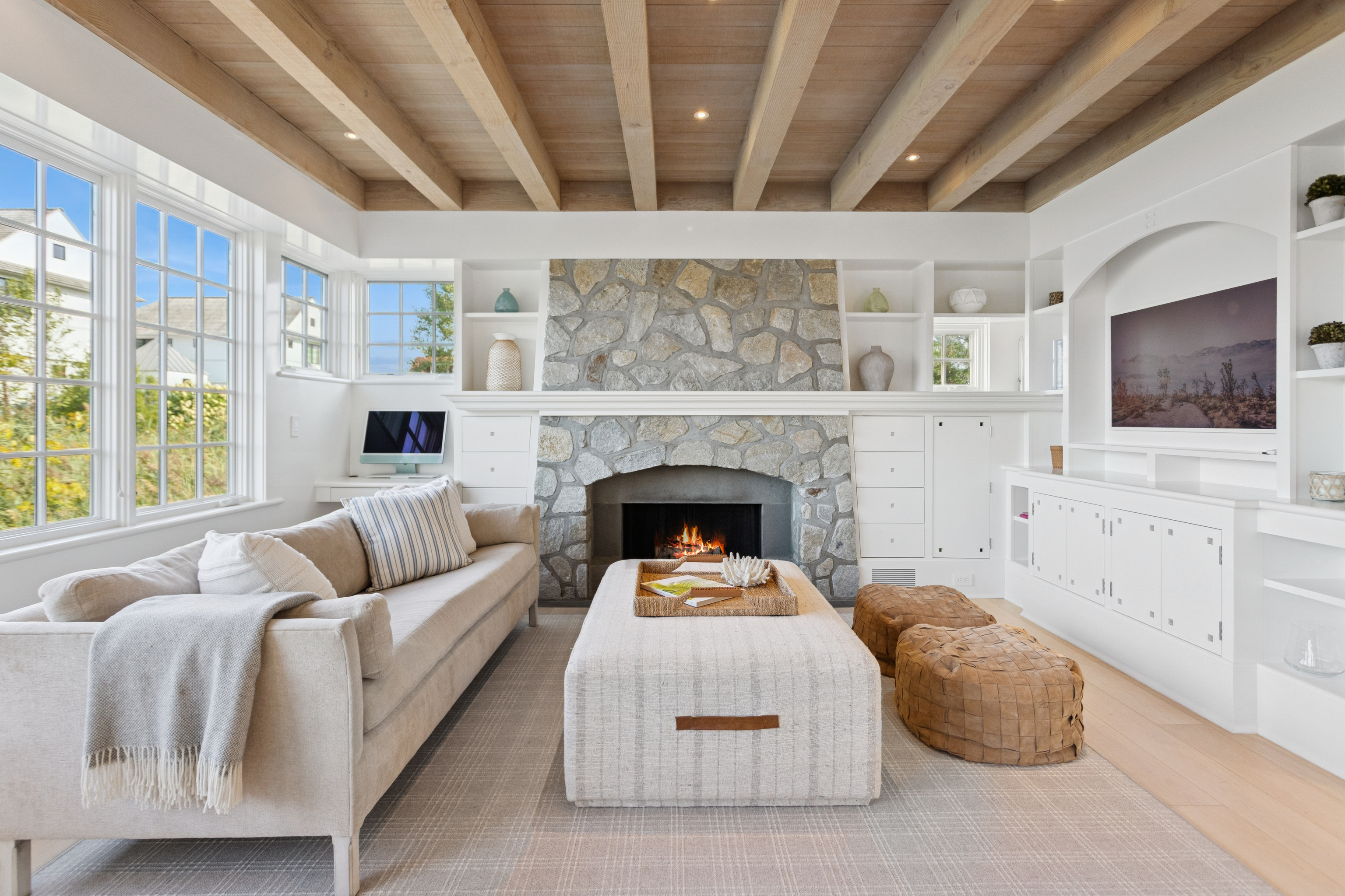 32 Edgewater Hillside