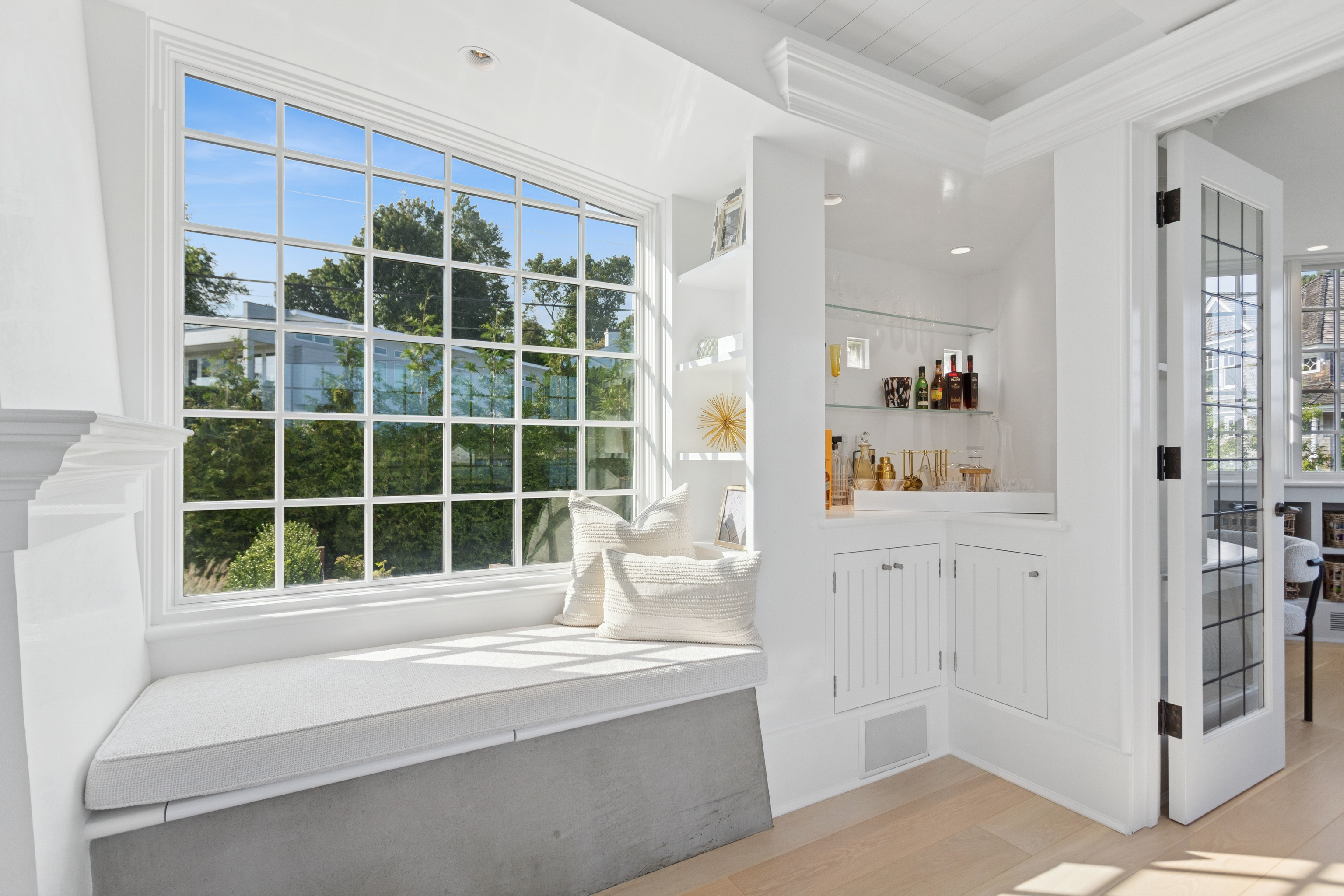 32 Edgewater Hillside