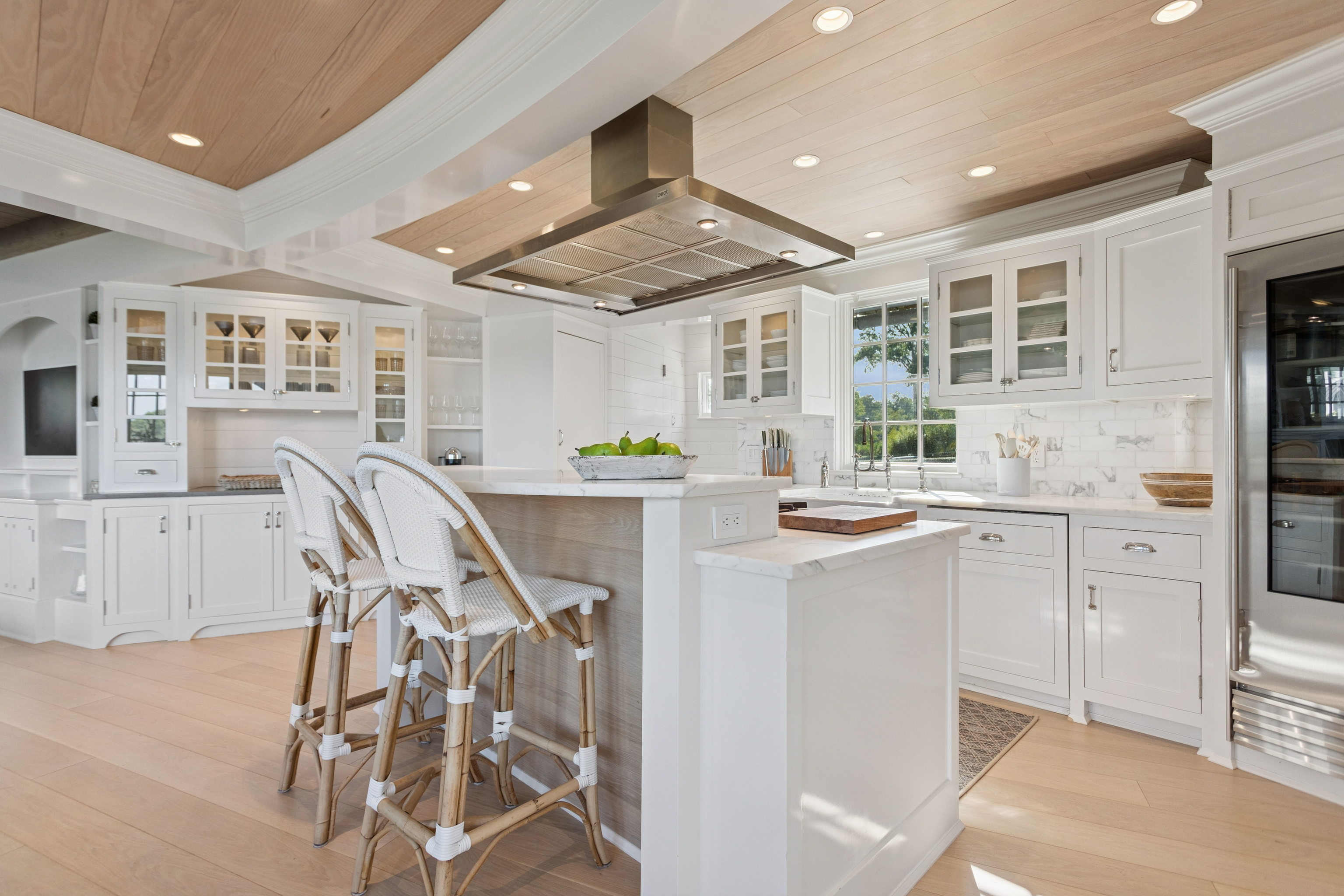 32 Edgewater Hillside