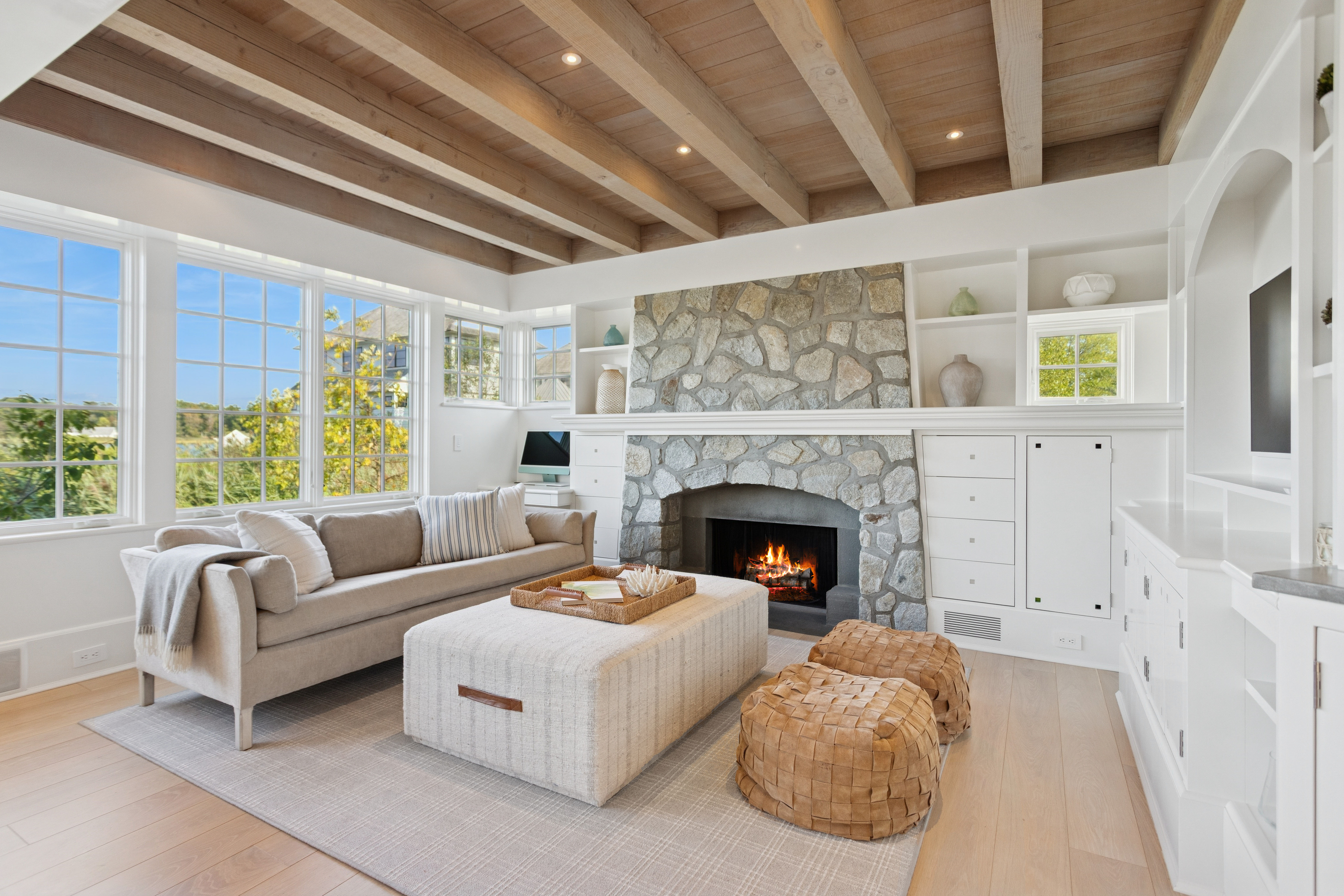 32 Edgewater Hillside
