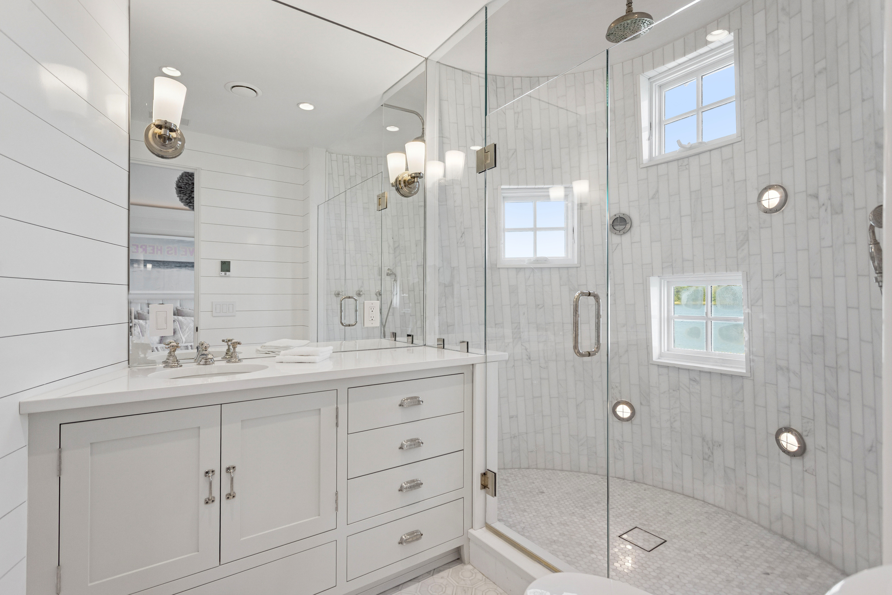 32 Edgewater Hillside