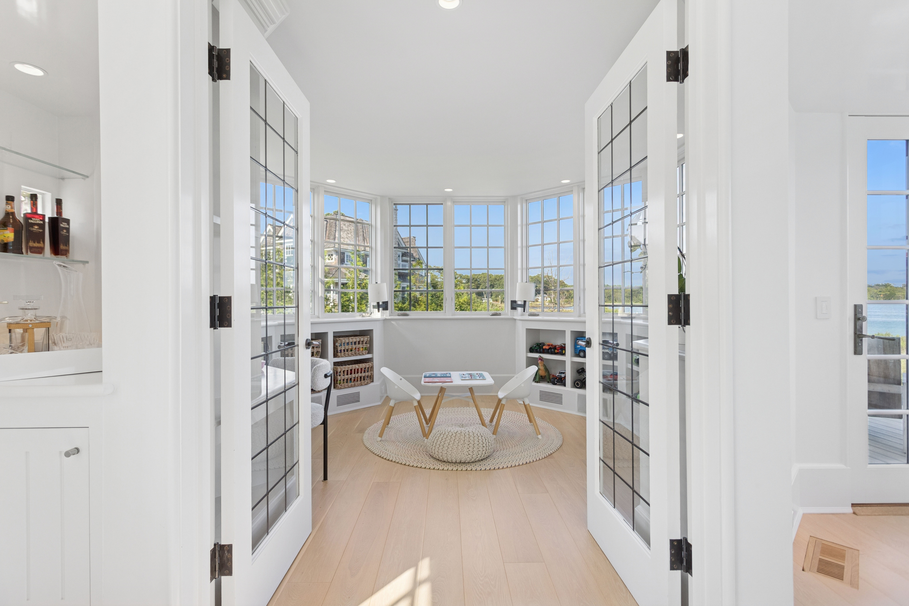 32 Edgewater Hillside