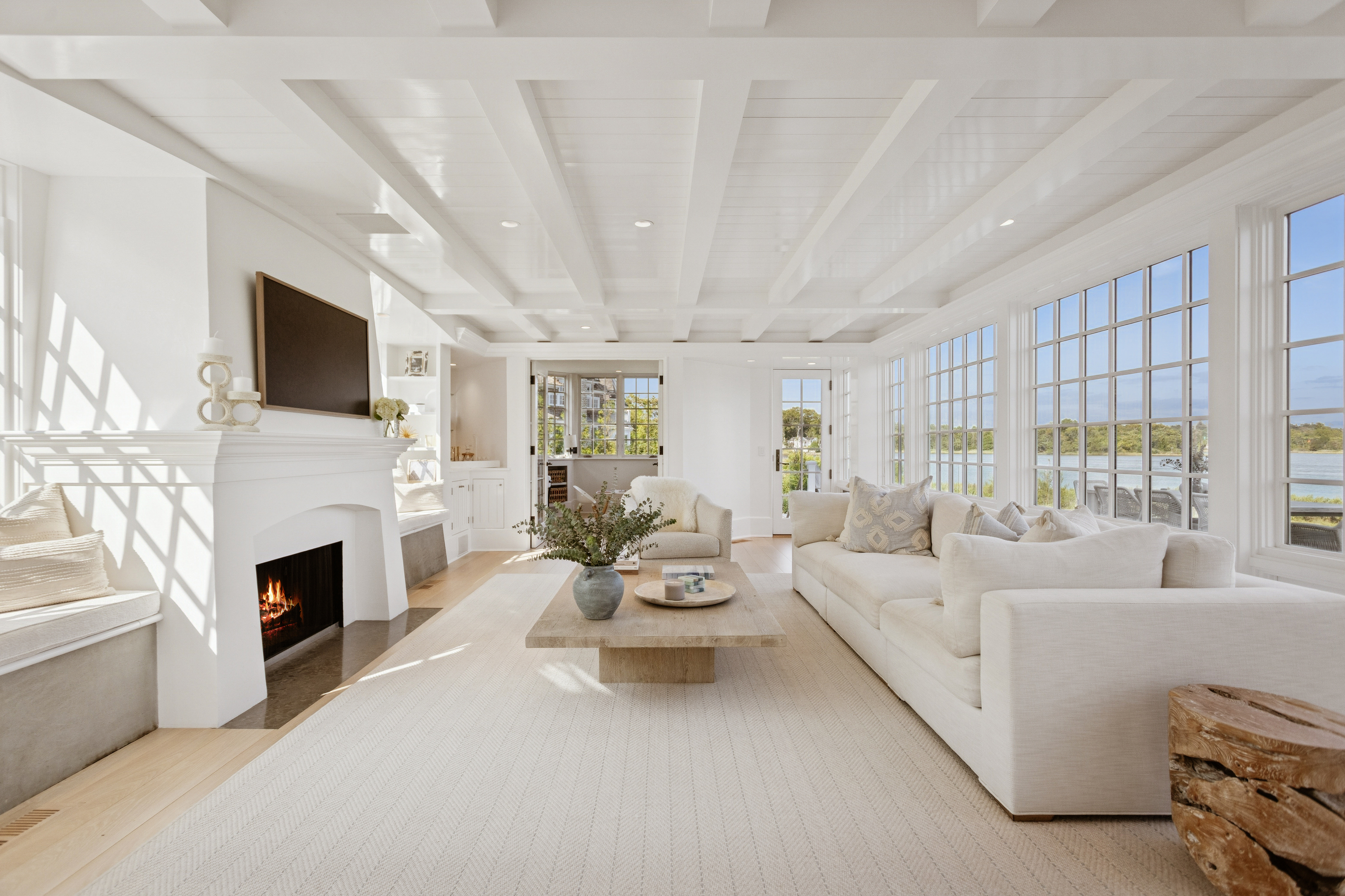 32 Edgewater Hillside