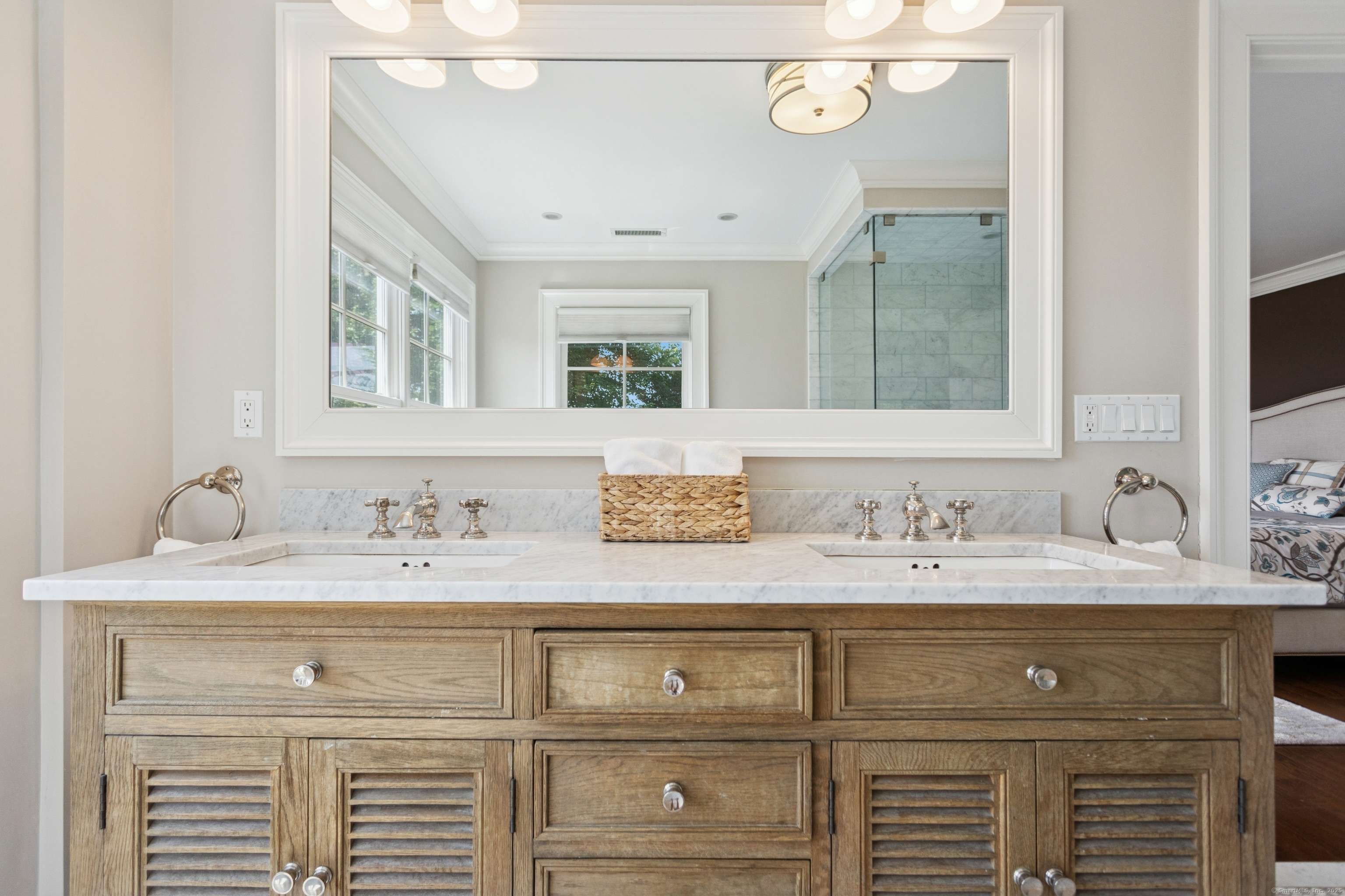 11 Edgewater Hillside