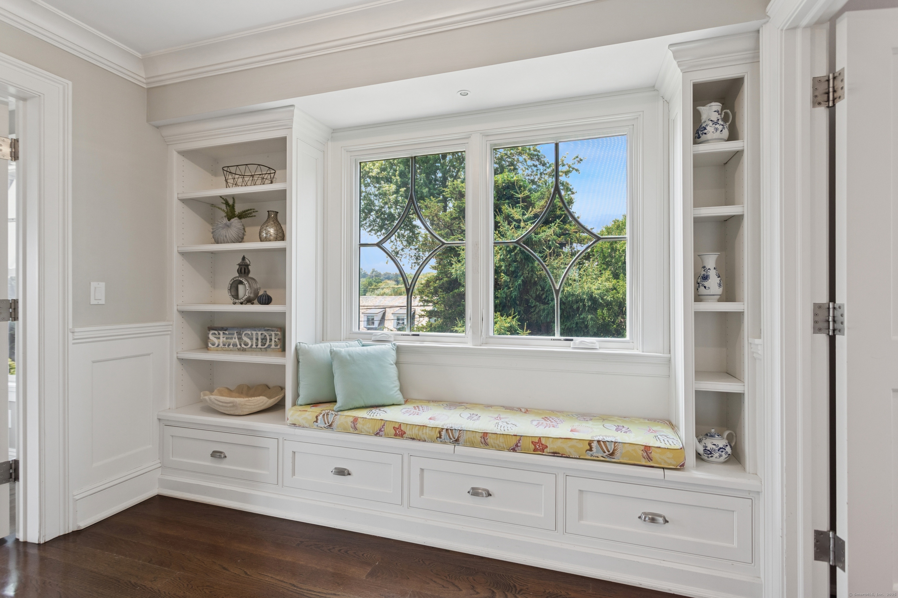 11 Edgewater Hillside