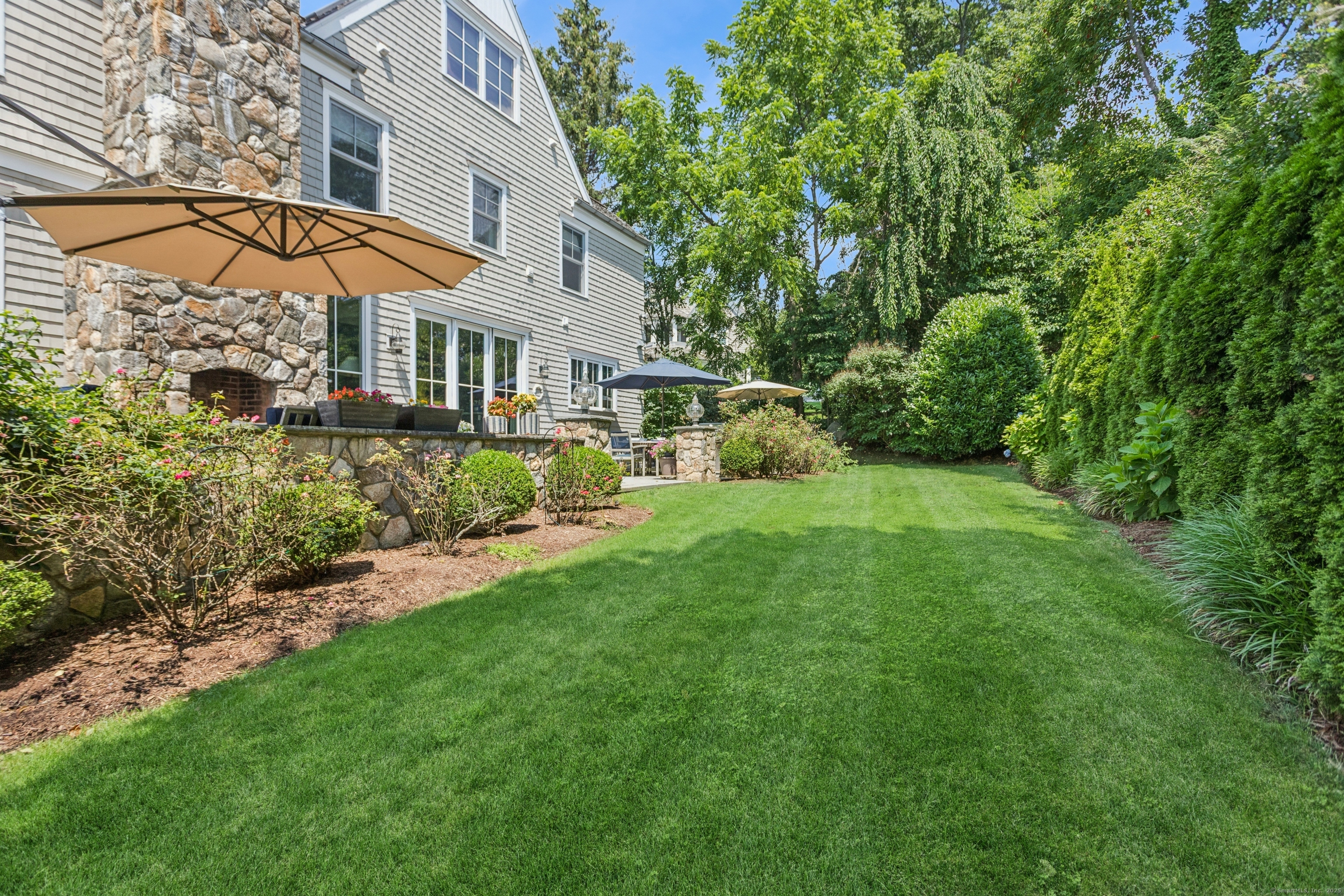 11 Edgewater Hillside