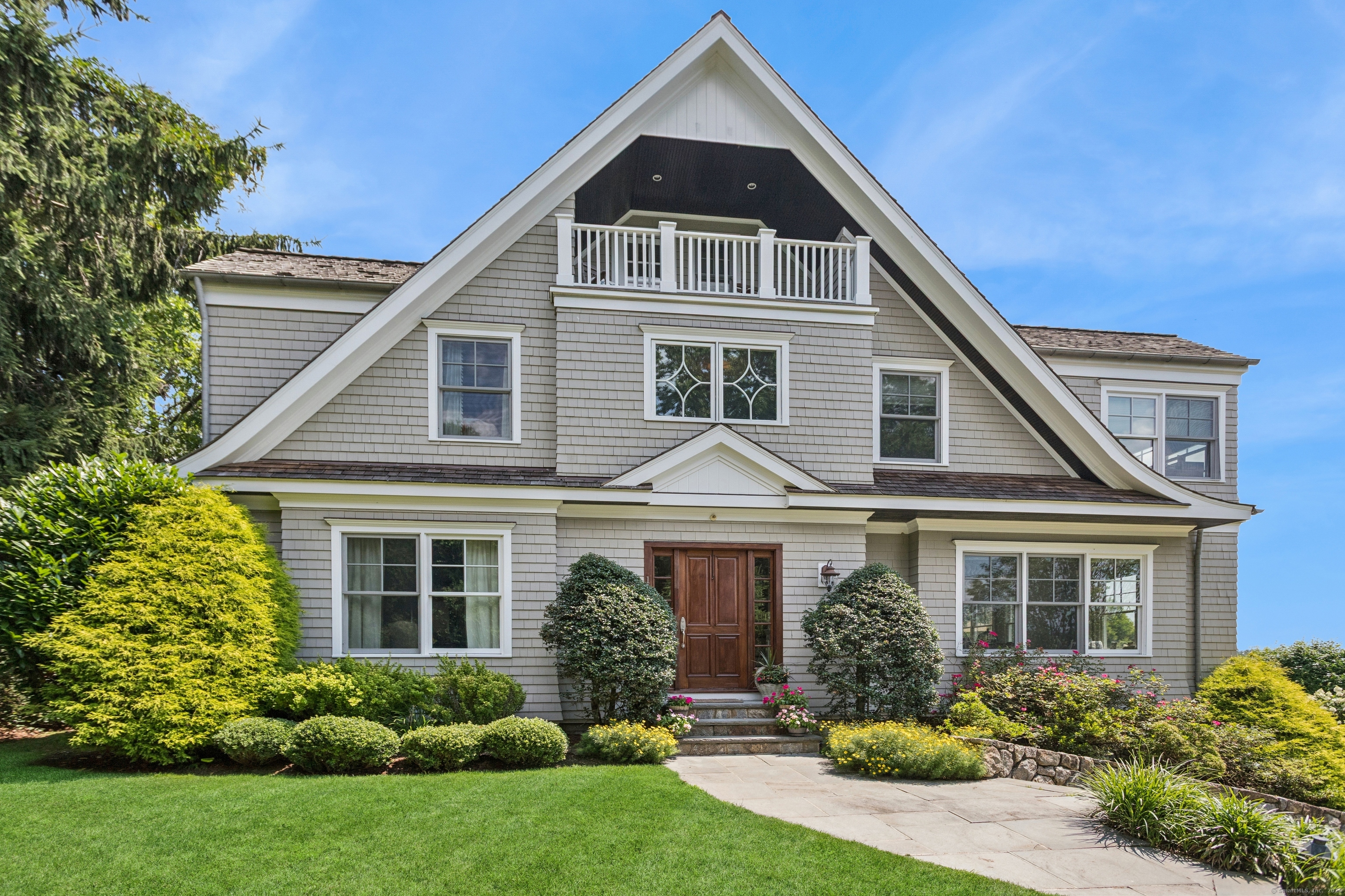 11 Edgewater Hillside