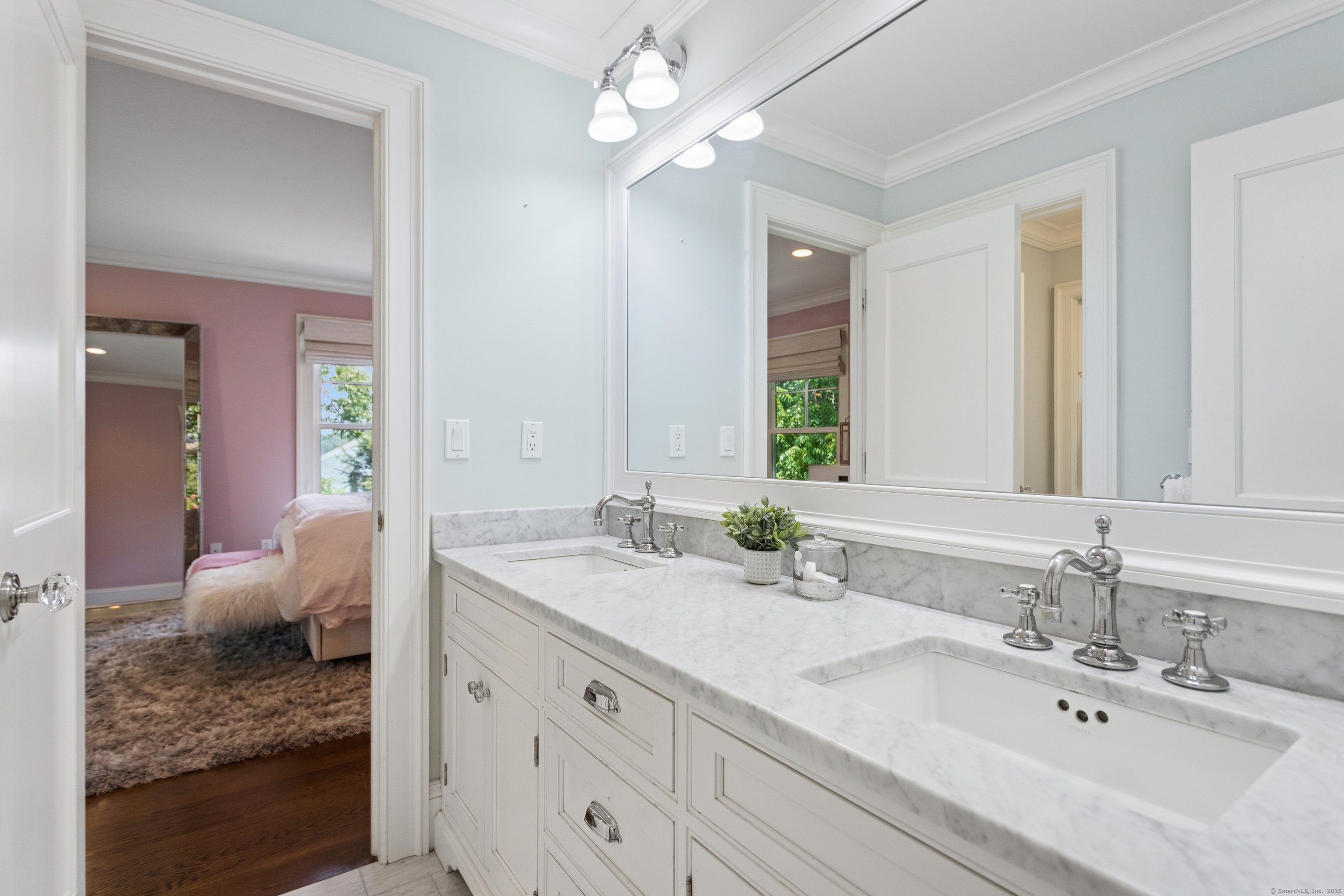 11 Edgewater Hillside