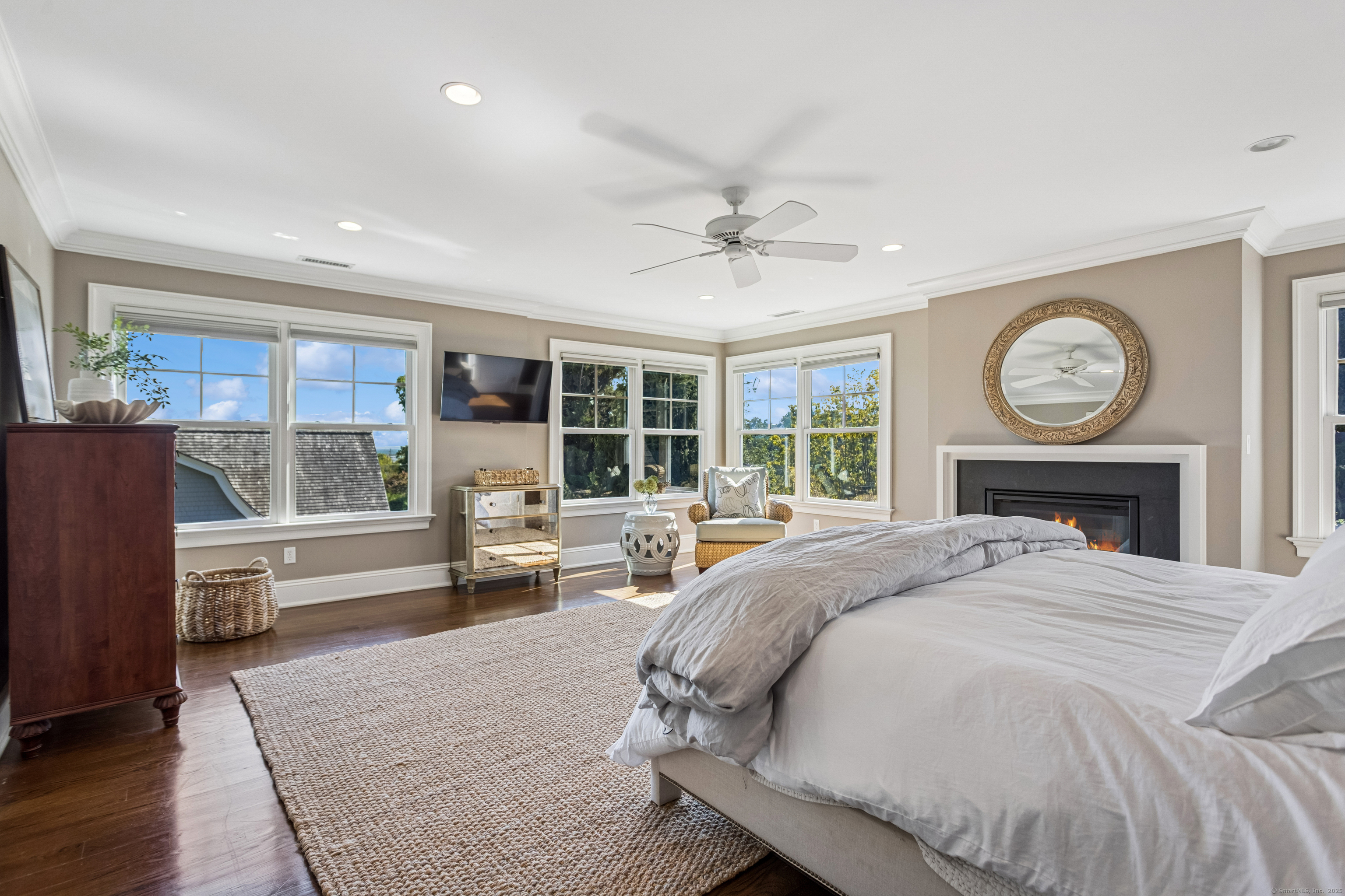 11 Edgewater Hillside