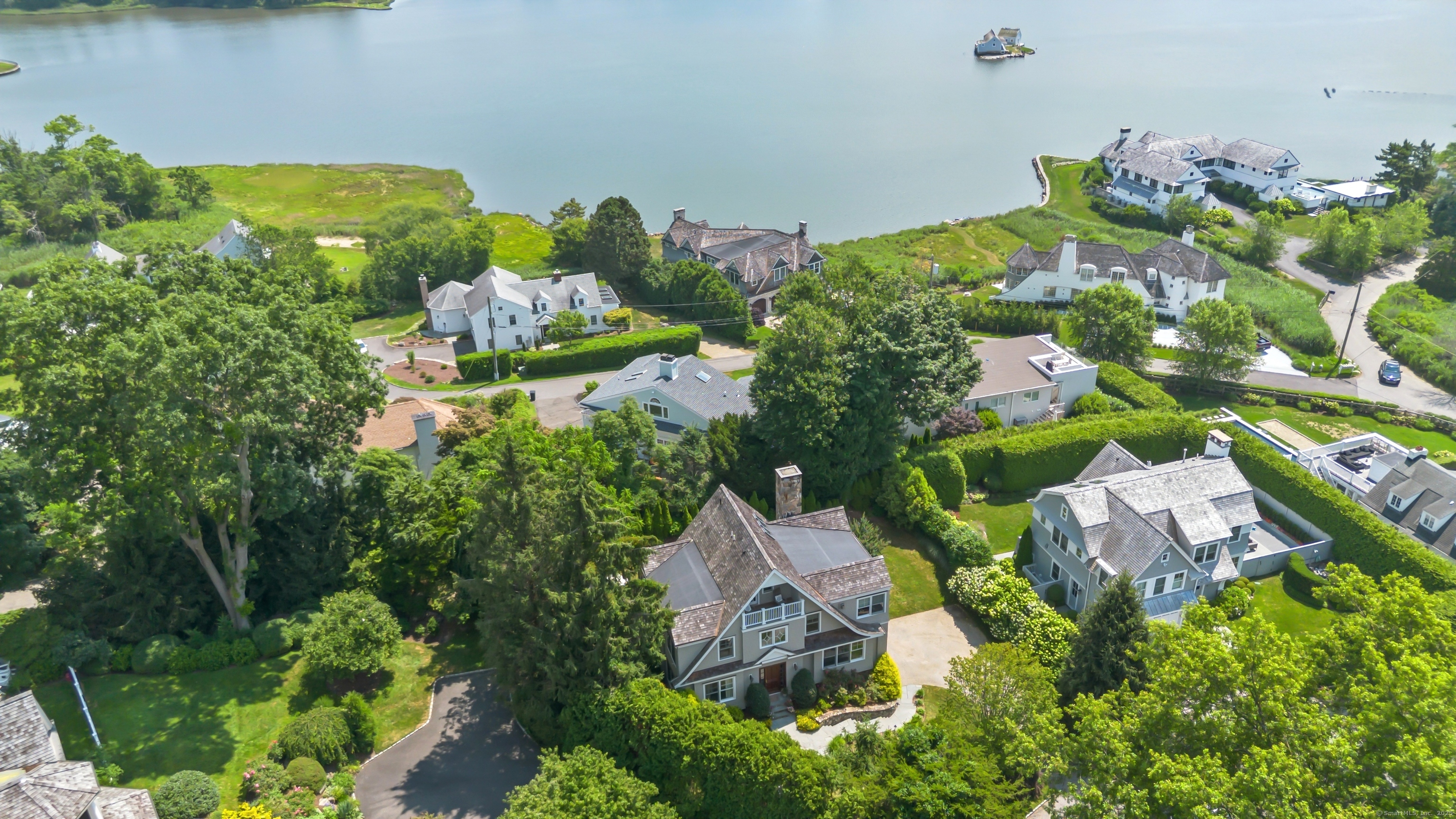 11 Edgewater Hillside