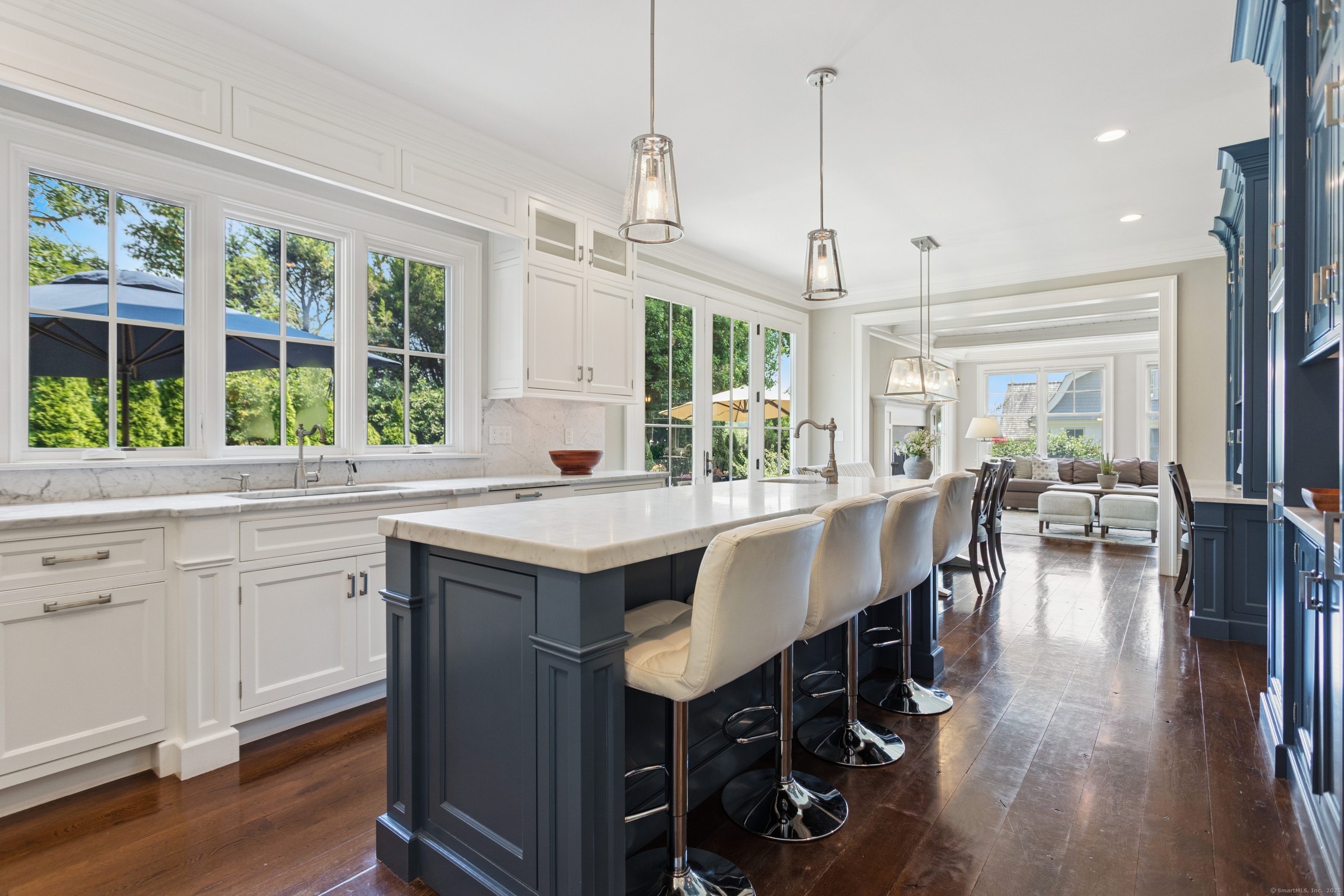 11 Edgewater Hillside