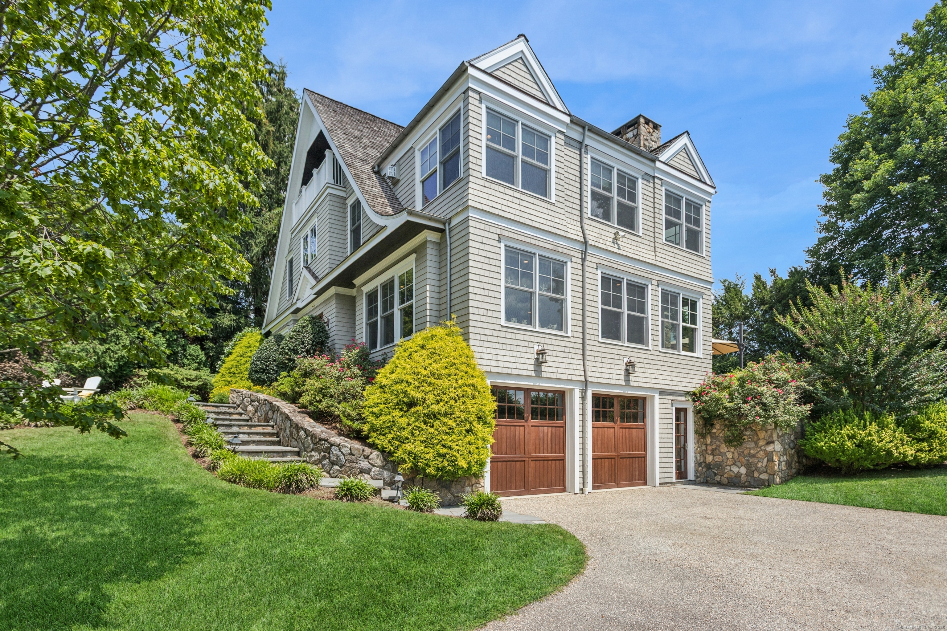 11 Edgewater Hillside