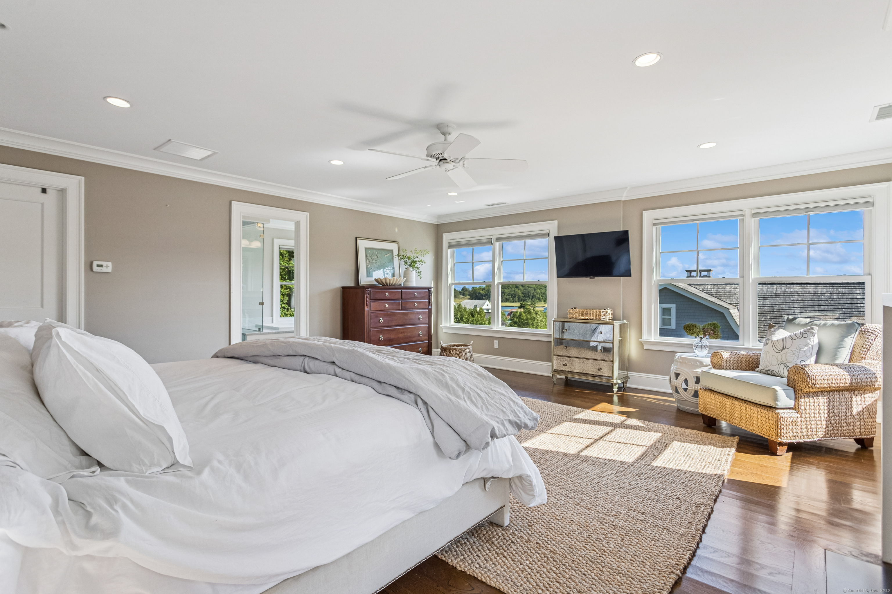 11 Edgewater Hillside