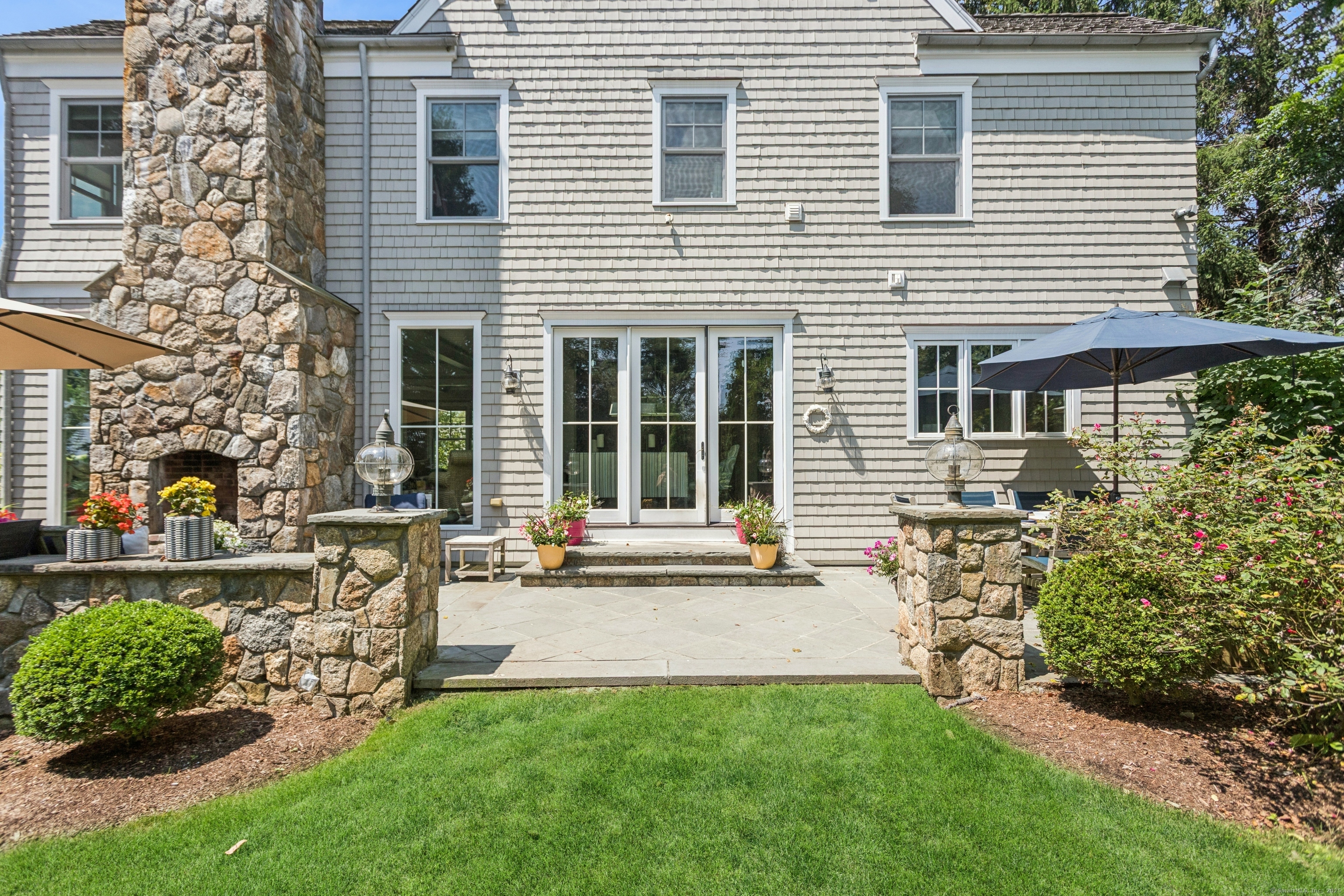 11 Edgewater Hillside