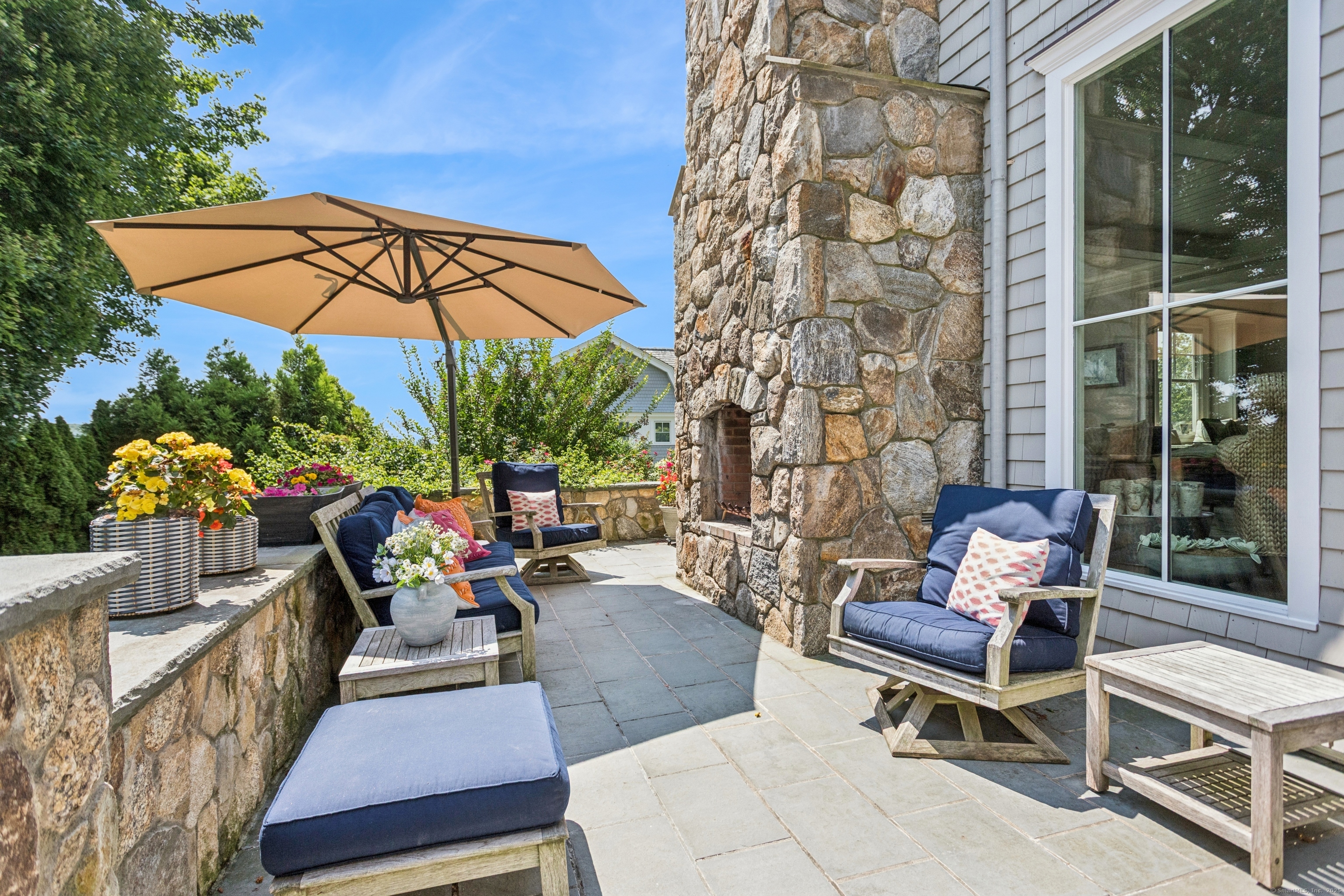 11 Edgewater Hillside