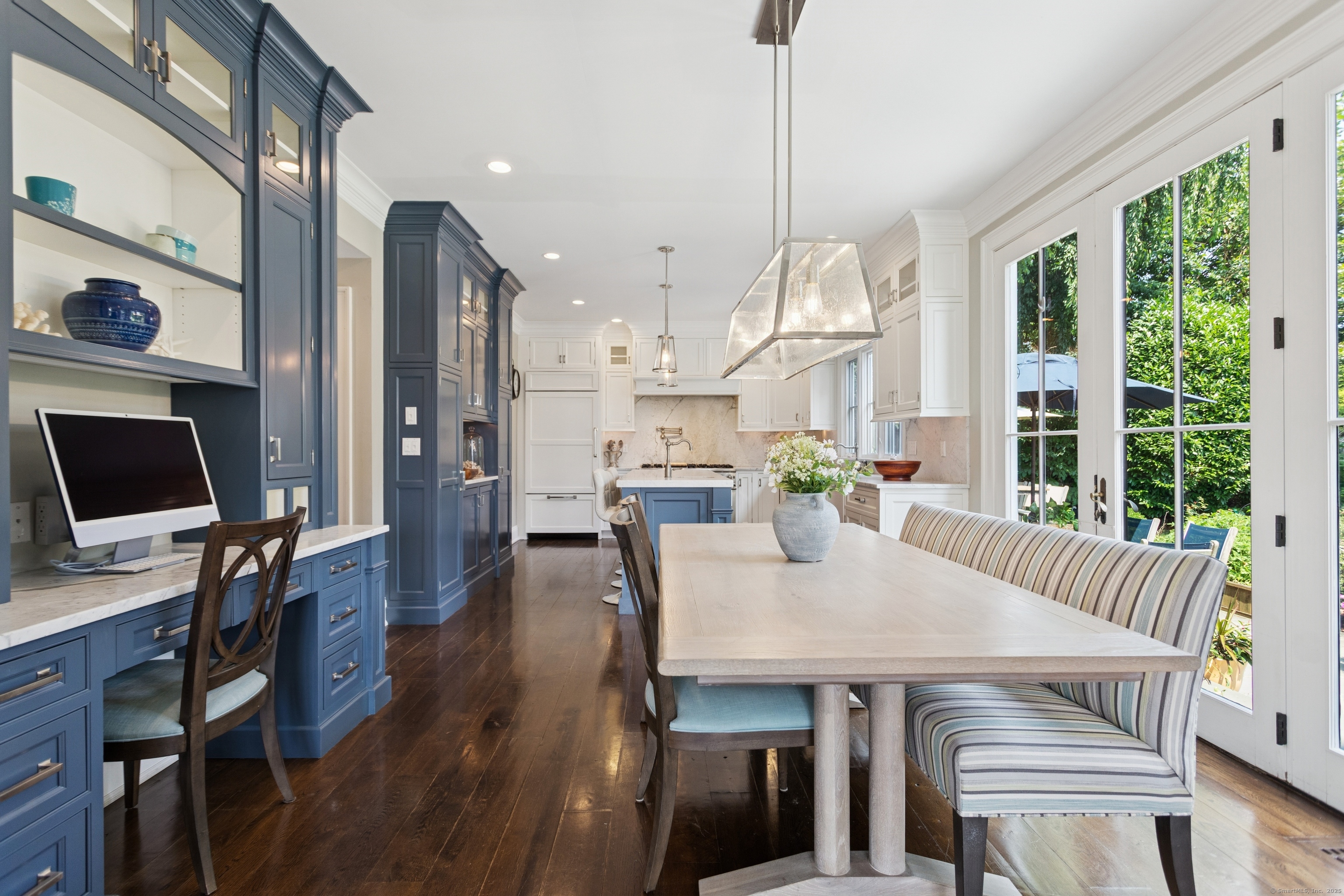 11 Edgewater Hillside