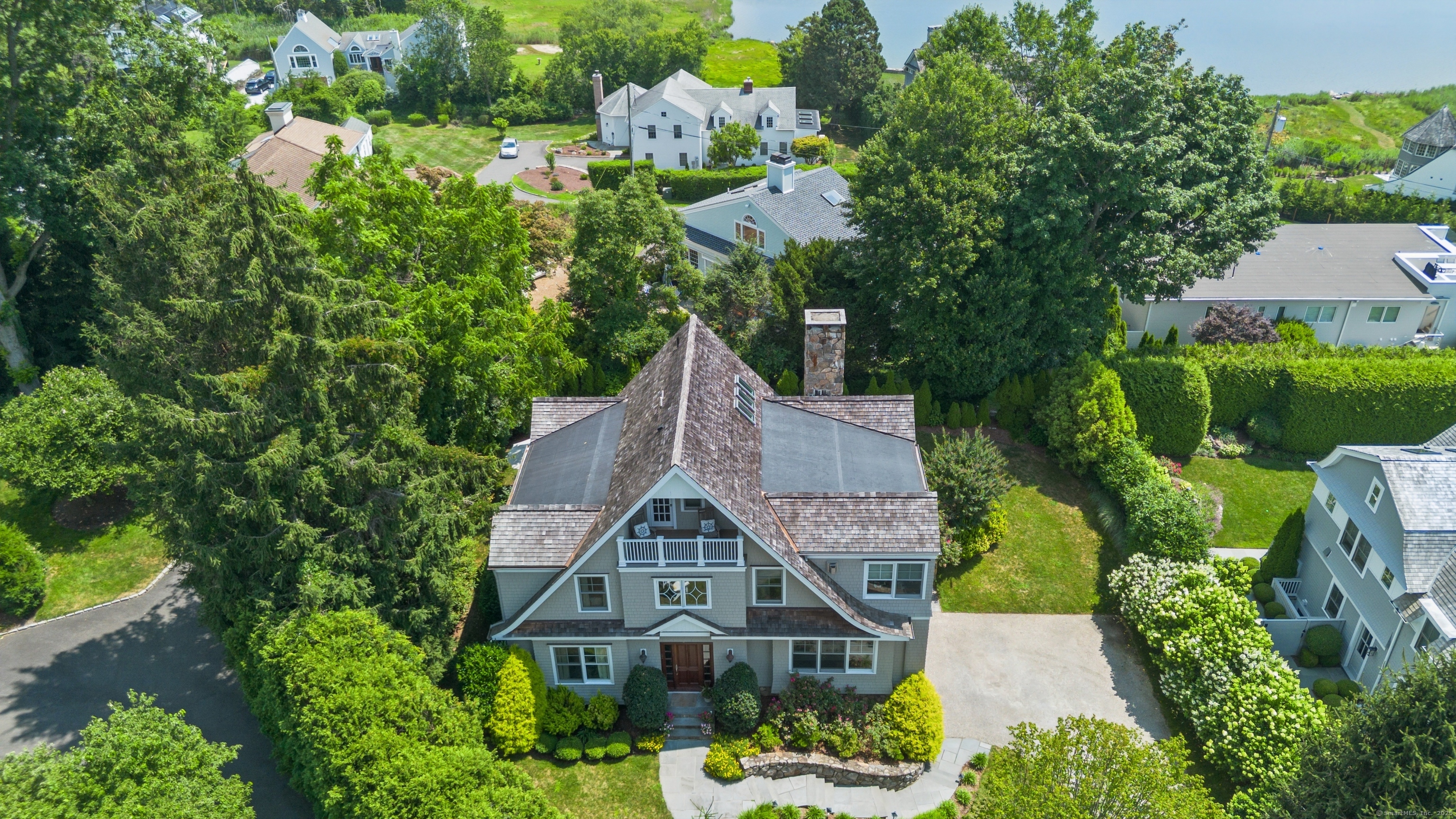 11 Edgewater Hillside