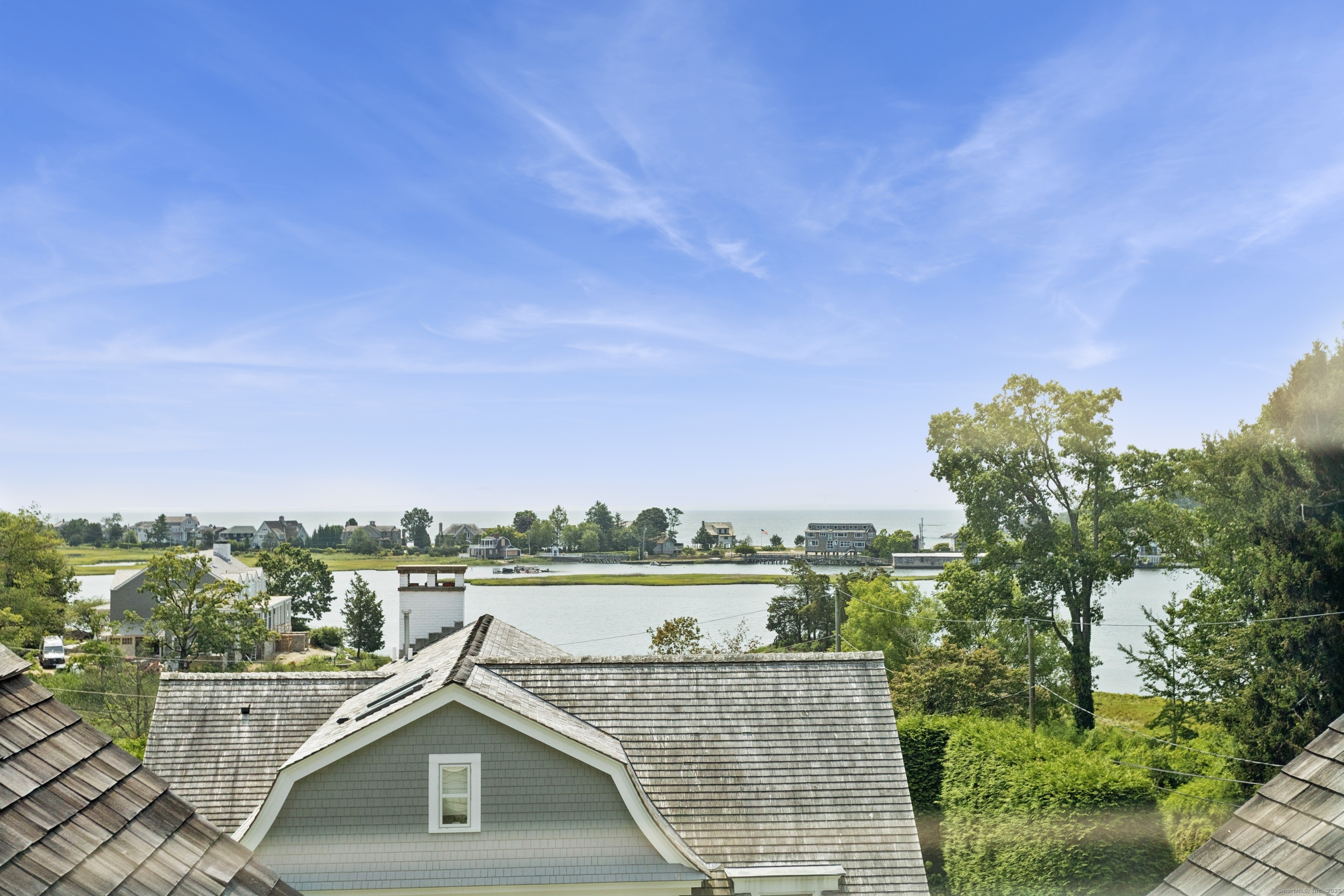 11 Edgewater Hillside