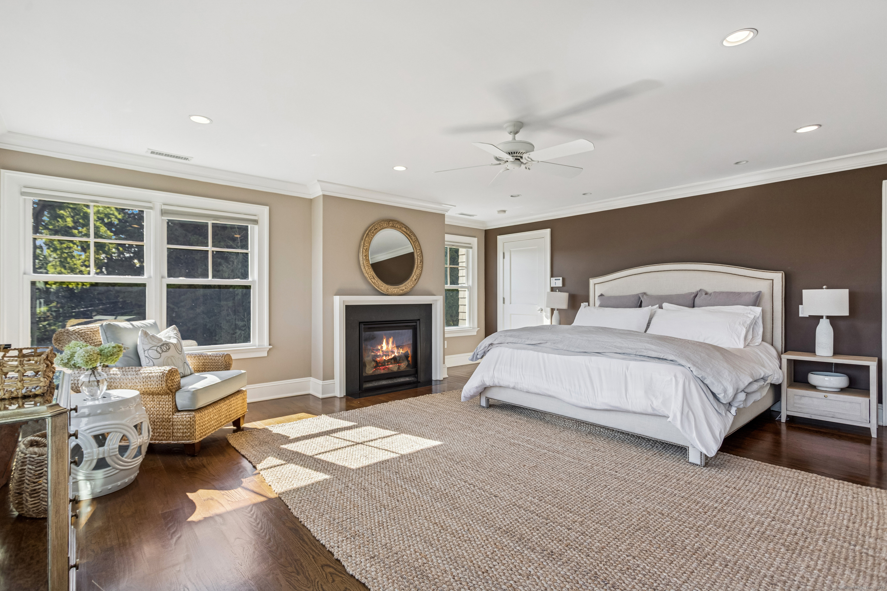 11 Edgewater Hillside