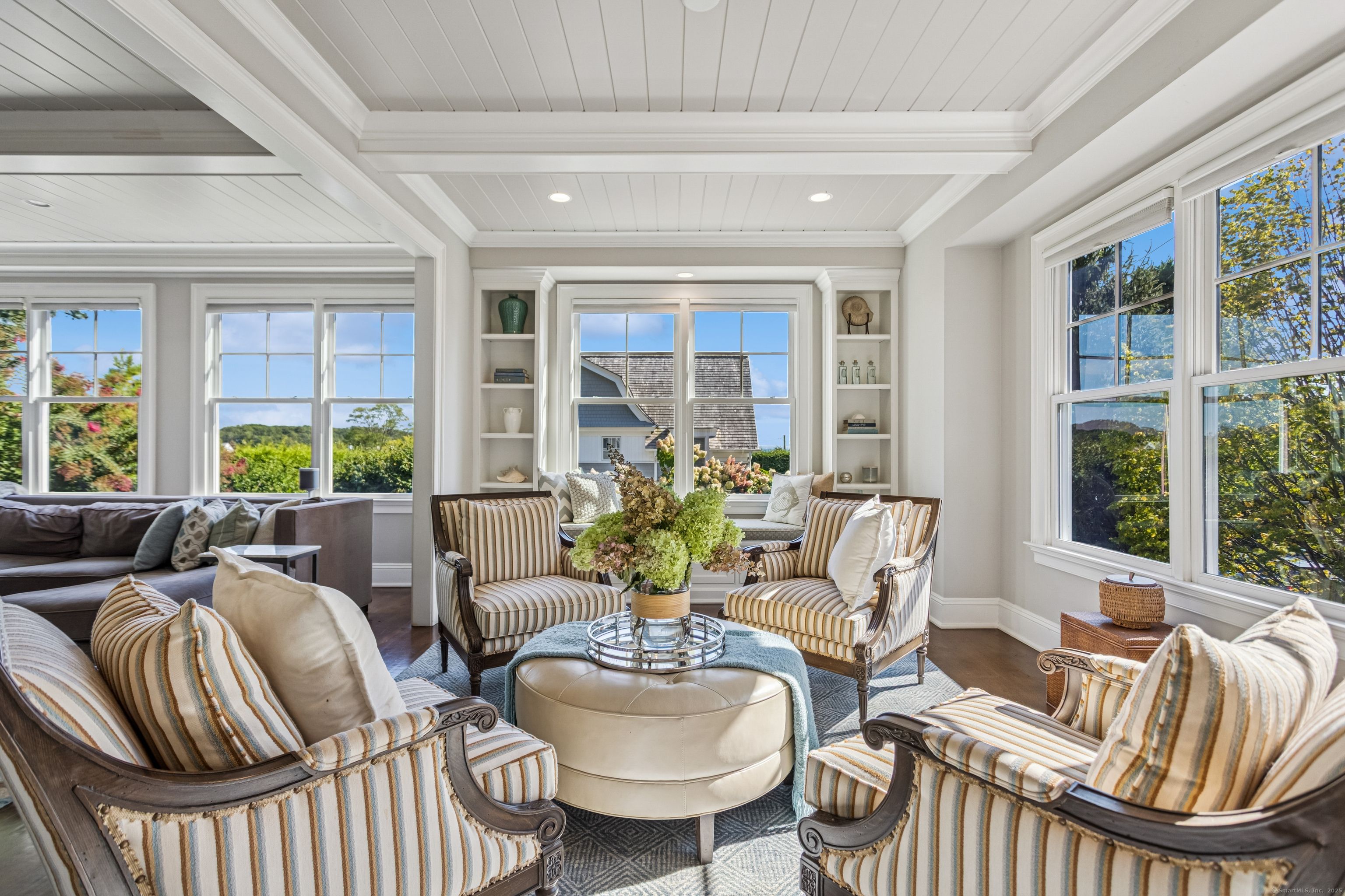 11 Edgewater Hillside