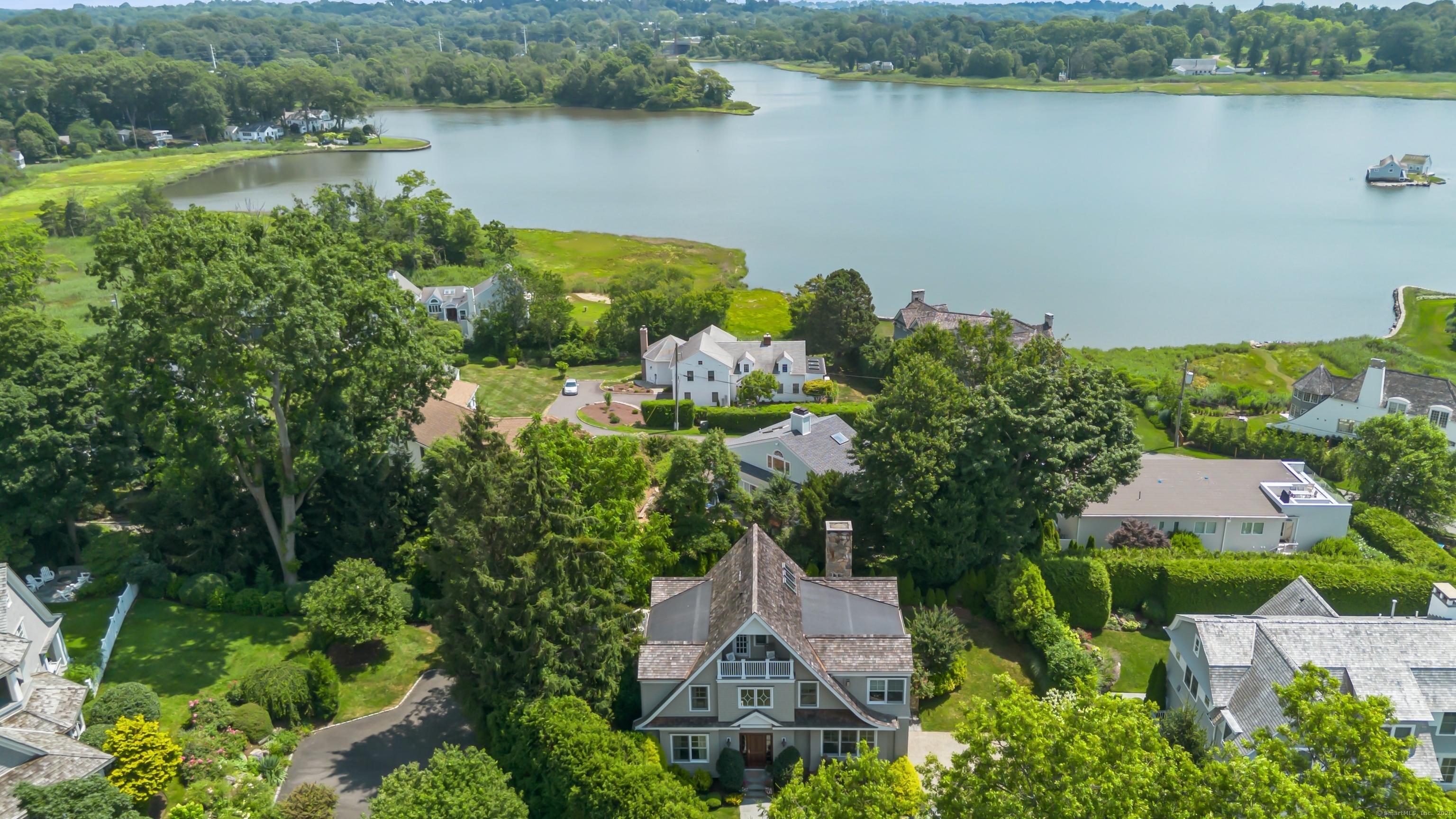 11 Edgewater Hillside