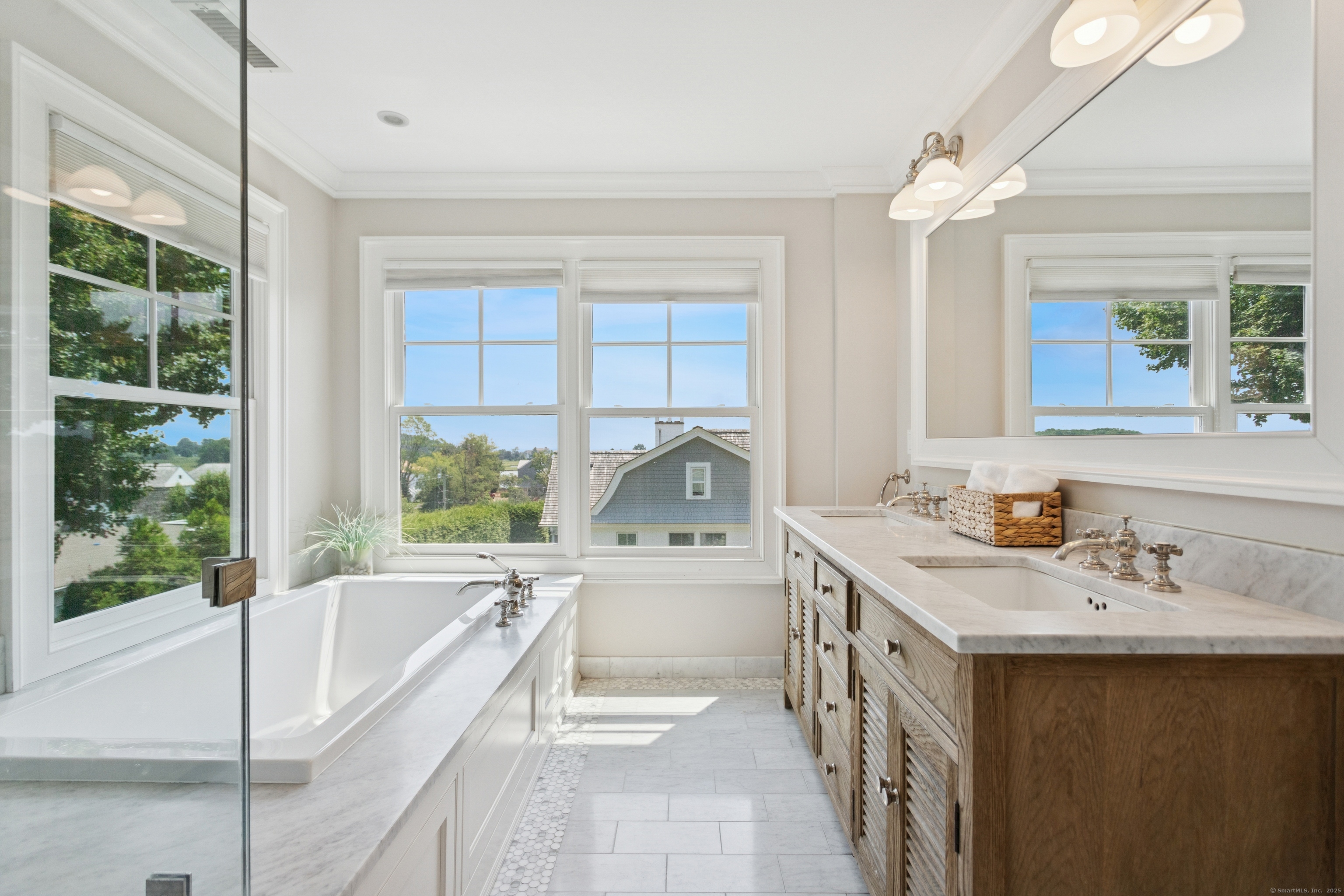 11 Edgewater Hillside