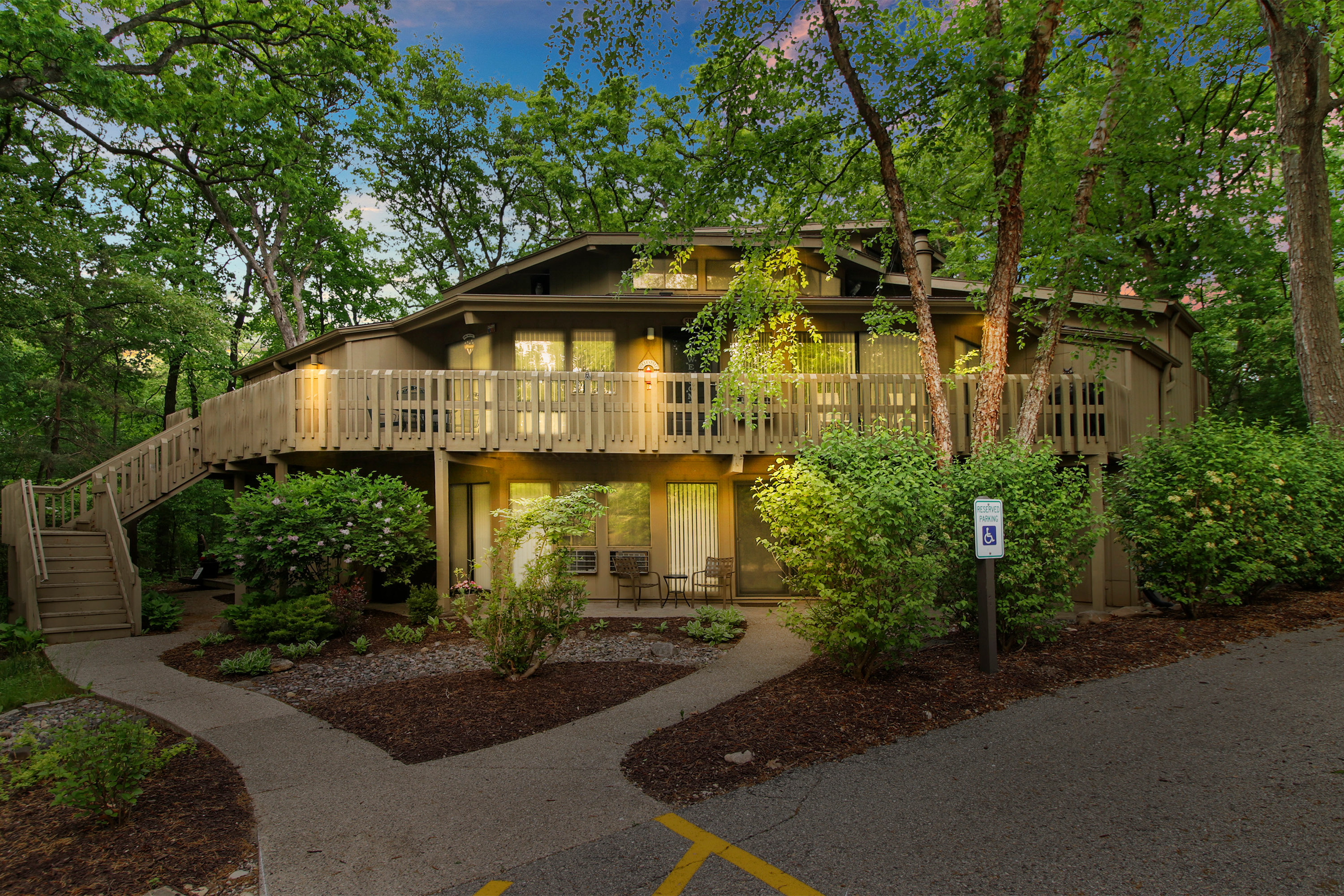 511 Tam O'Shanter Drive Unit E