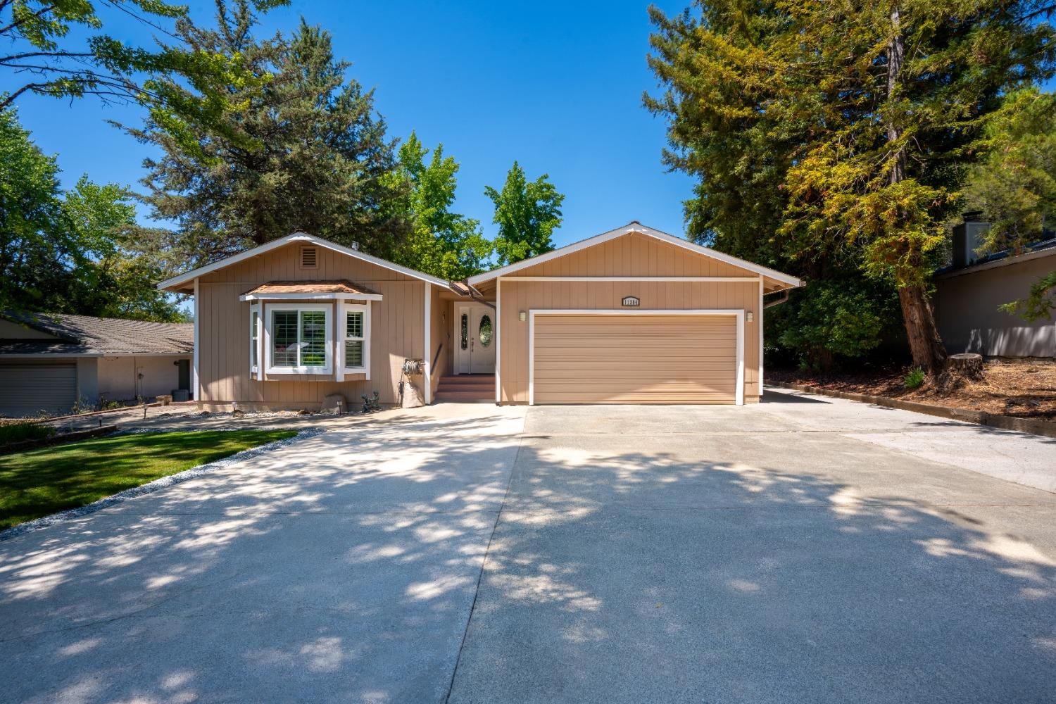 11384 Torrey Pines Drive