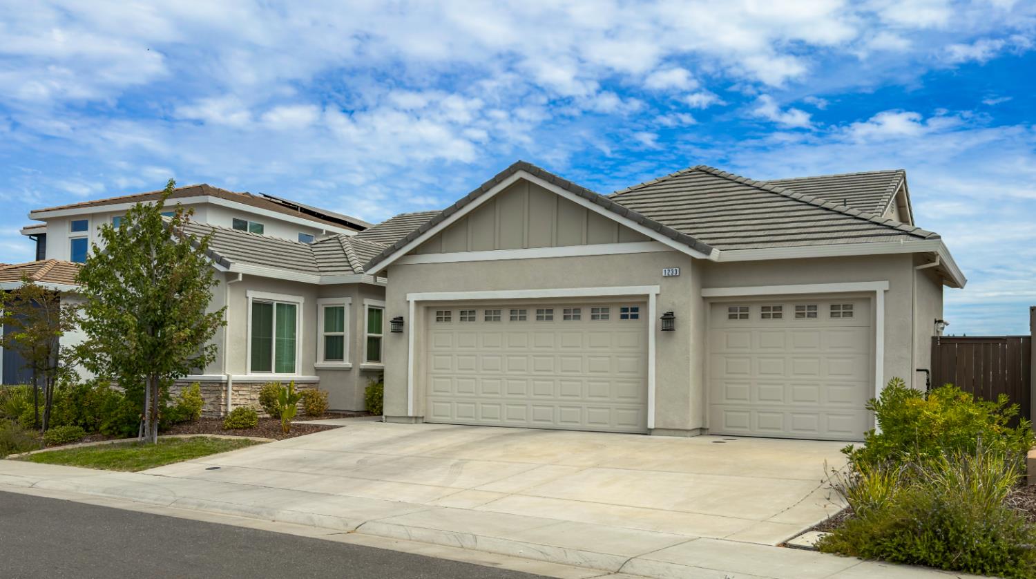 1233 Buck Ridge Court
