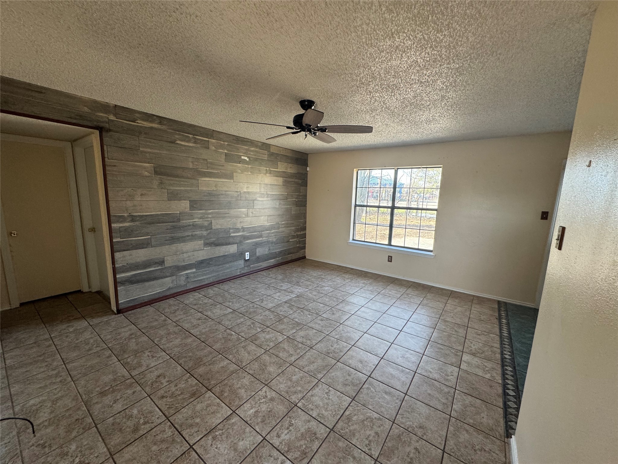 1606 Phillips Lane