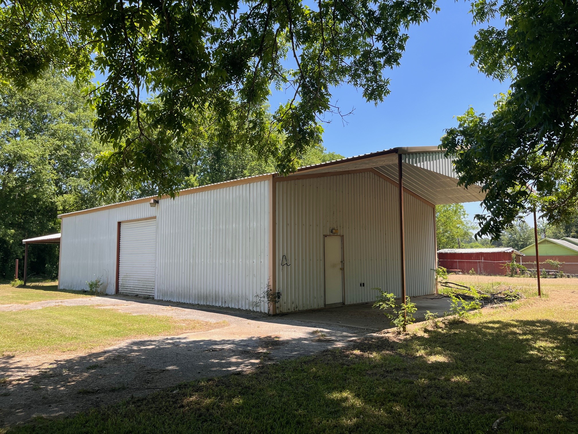 180 Nacogdoches St.