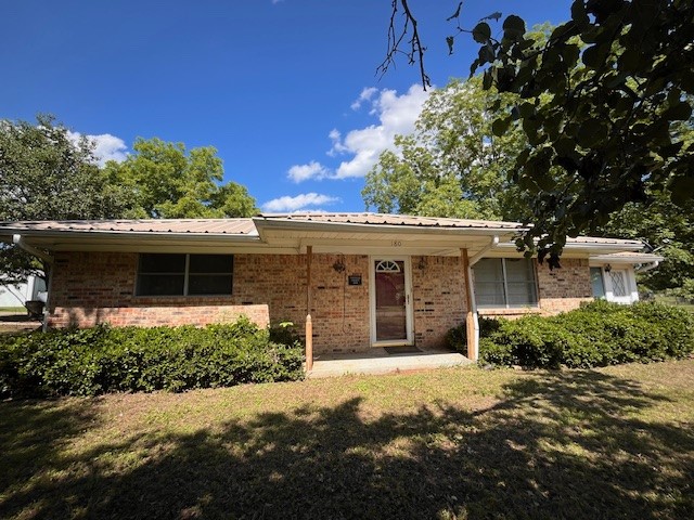 180 Nacogdoches St.