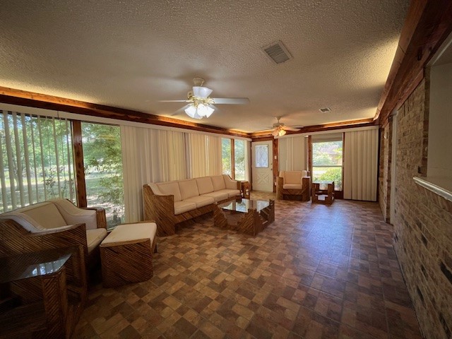 180 Nacogdoches St.
