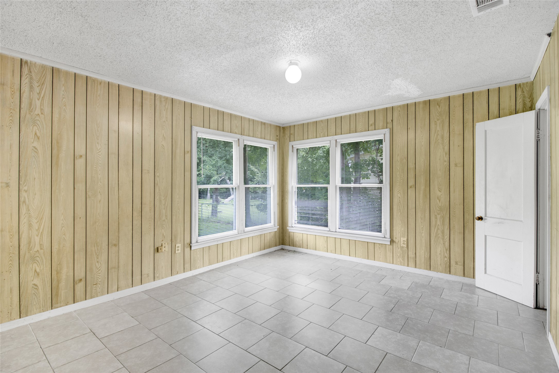 108 W Clinton Avenue