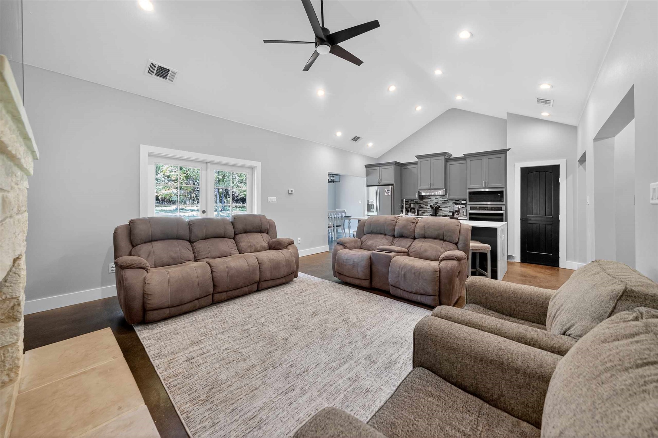 9697 County Road 1405