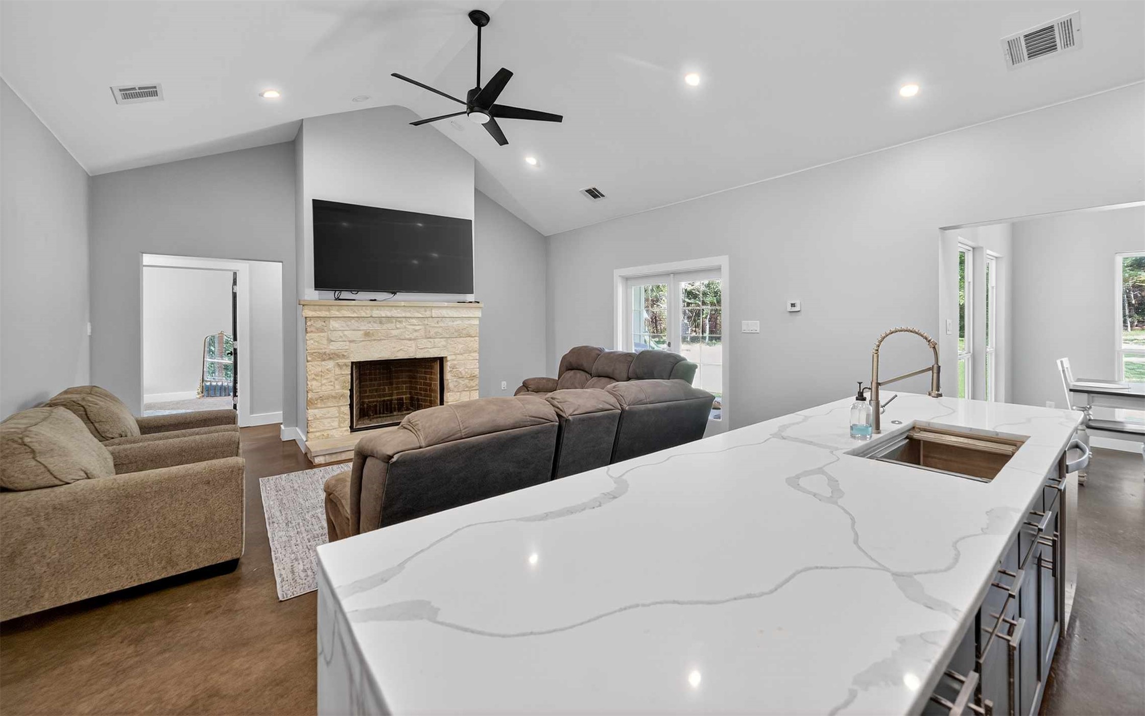 9697 County Road 1405